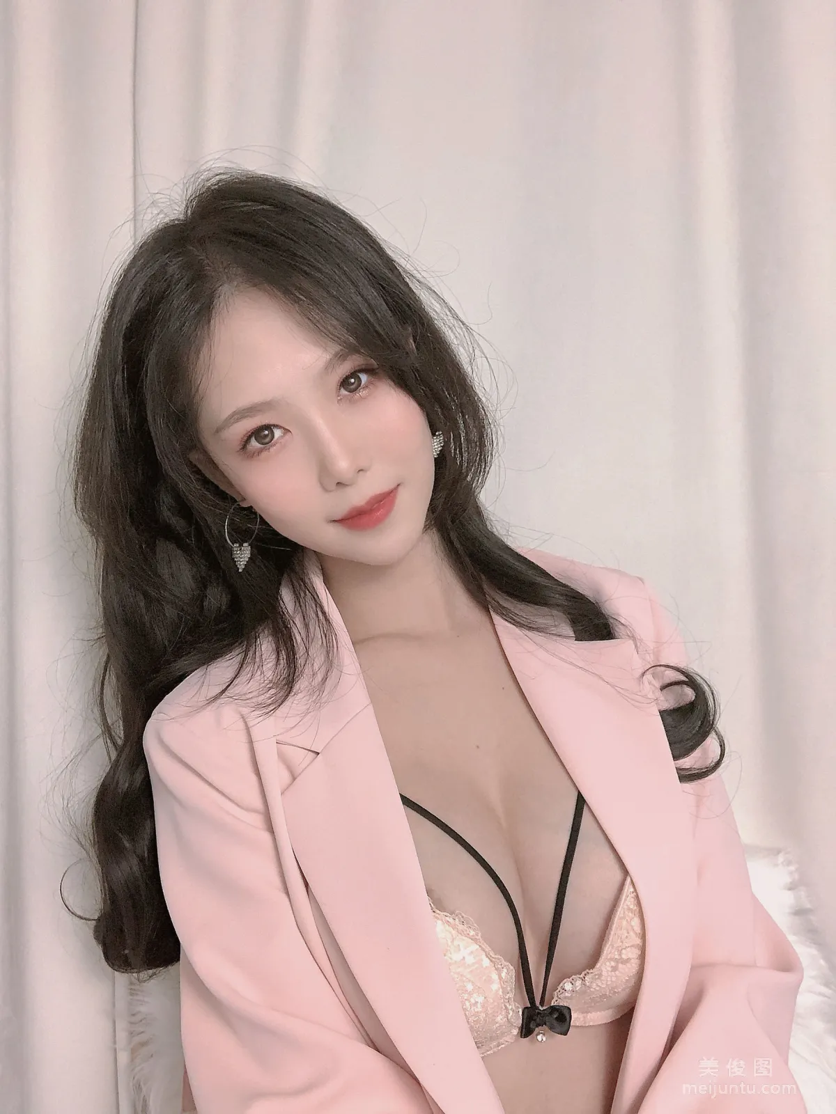[网红COSER写真] 抖娘-利世 - 粉色西装 套图2