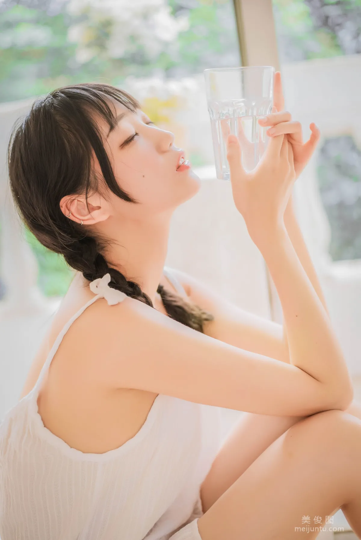 [Web Idol COSER Photos] Zhouji Shike Aitu Tu - Midsummer Set photo 12