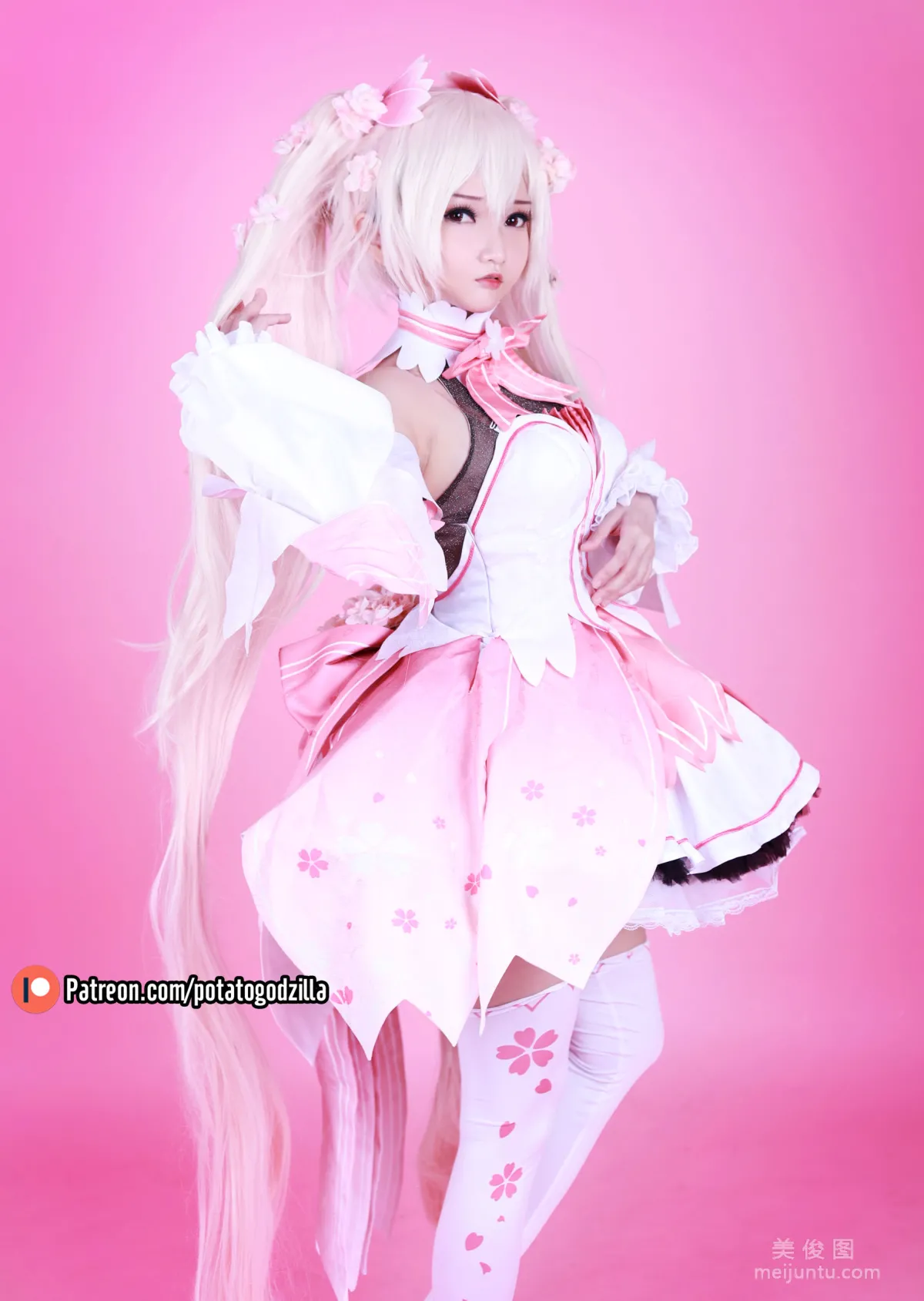 Coser Potato Godzilla, Sakura Miku, Set photo 4