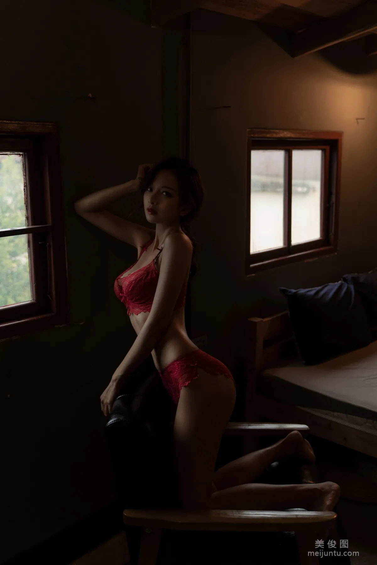 [Web Idols COSER Photos] Nicole Xiaoyue - Rear Window Set photo 4