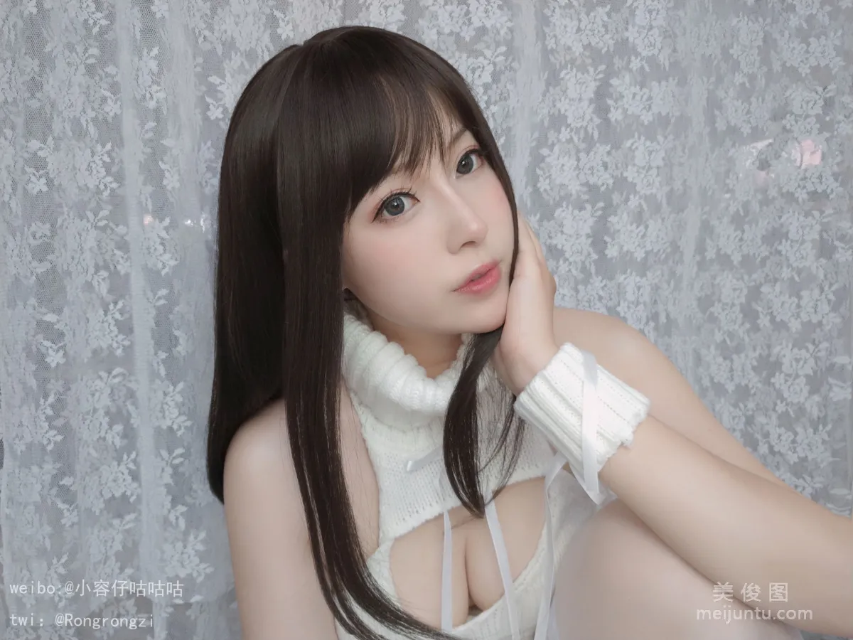 [Web Idols COSER Photo] Xiaorong Zaigu Gugu, Pure White Sweater Set photo 4