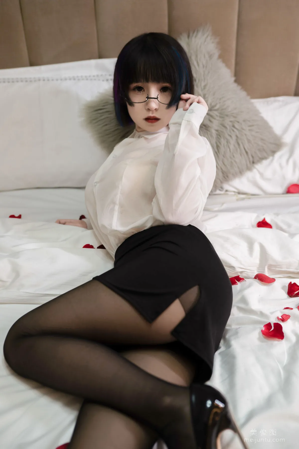 Yun Zai: Web Idols photo 18