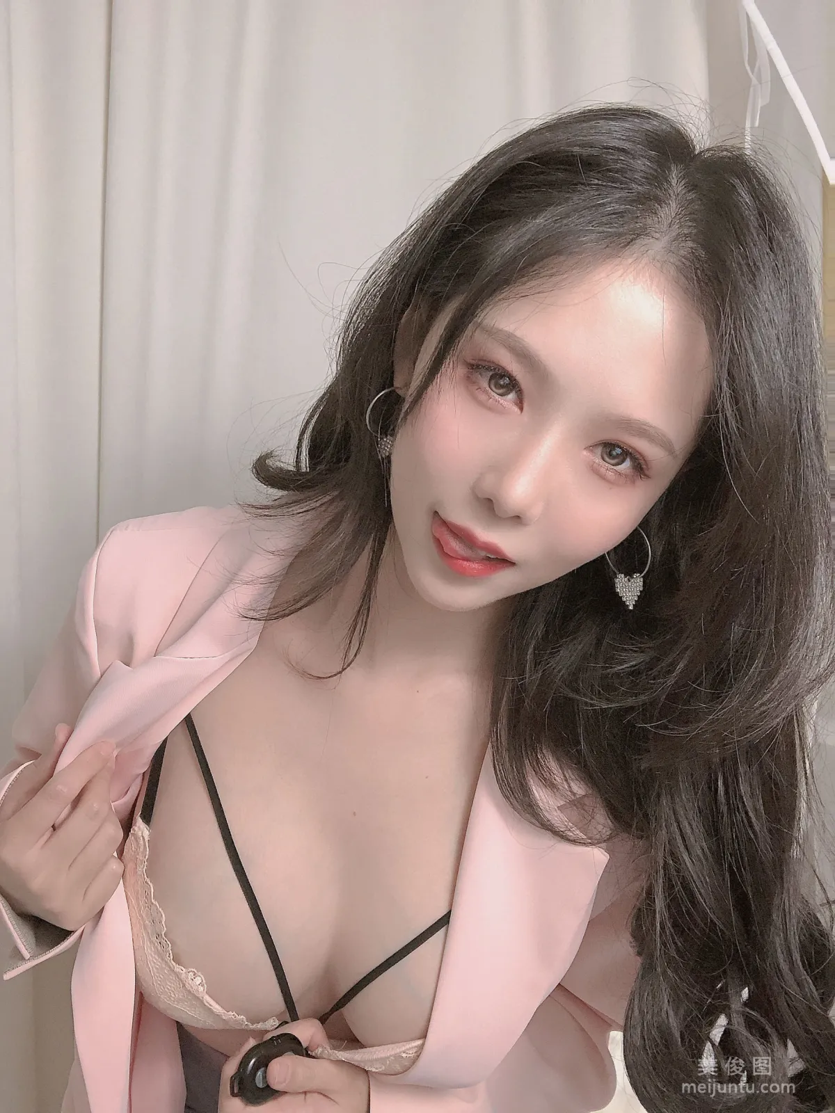 [Internet Celebrity COSER Photos] Douniang Lishi - Pink Suit Set photo 6