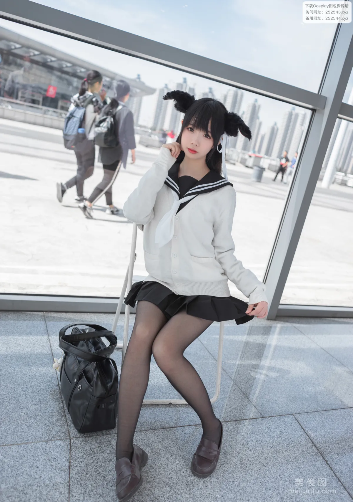 Xue Qi: Web Idols photo 5
