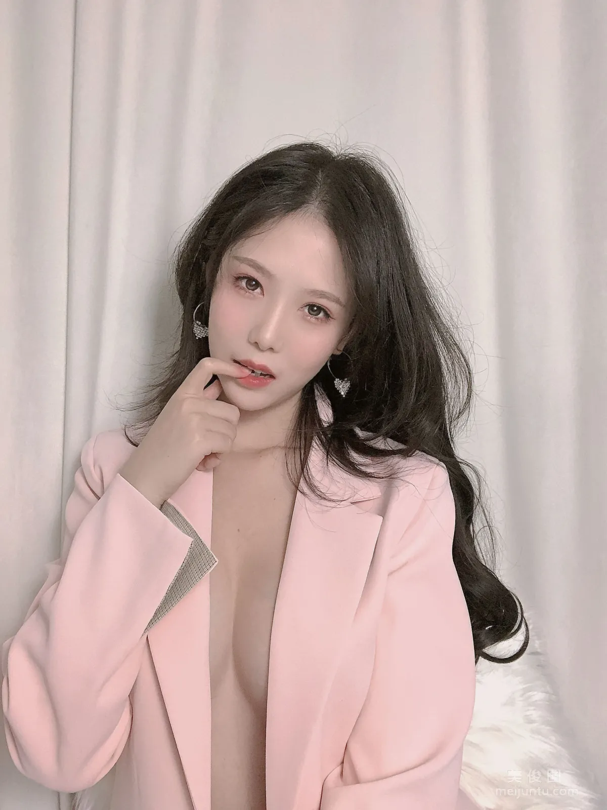 [Internet Celebrity COSER Photos] Douniang Lishi - Pink Suit Set photo 22