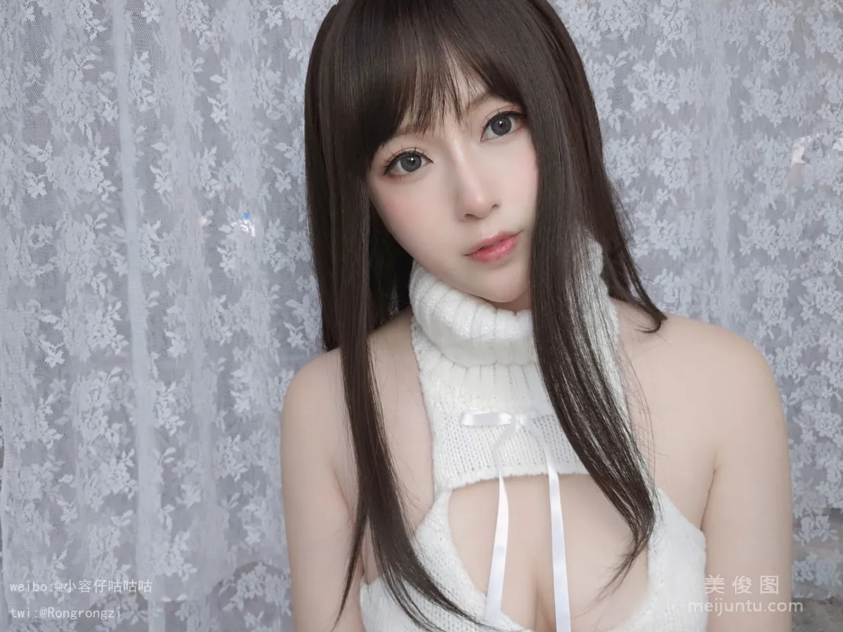 [Web Idols COSER Photo] Xiaorong Zaigu Gugu, Pure White Sweater Set photo 6