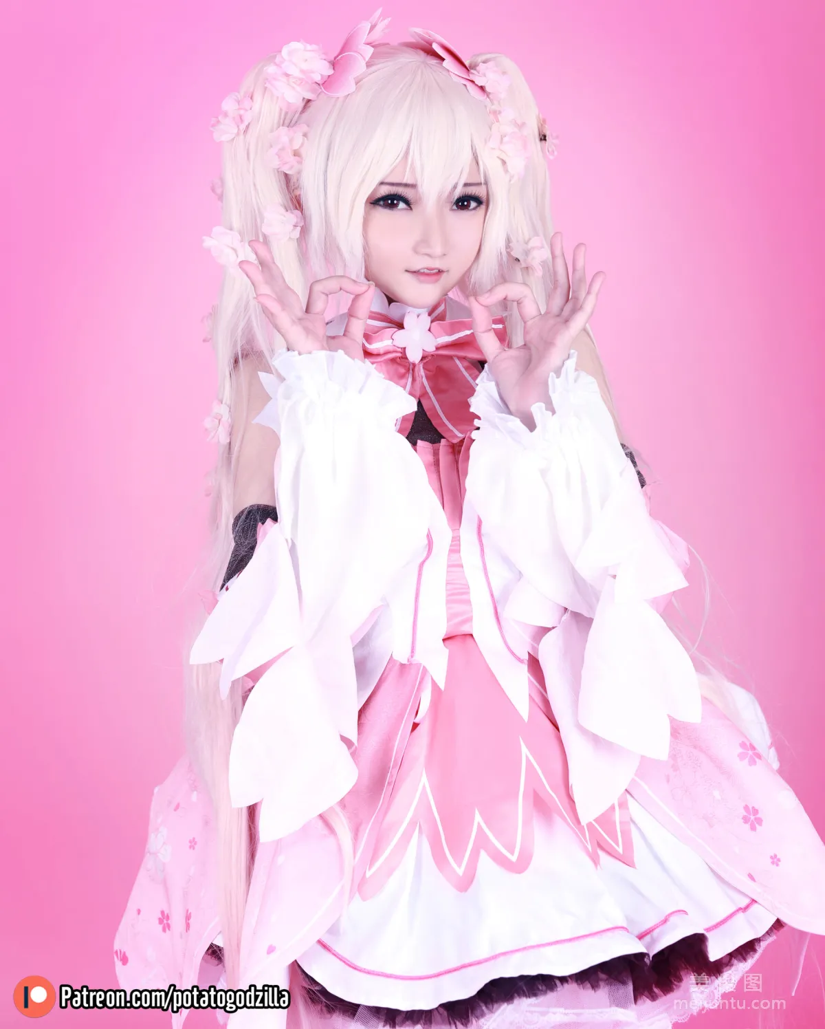 Coser Potato Godzilla, Sakura Miku, Set photo 16
