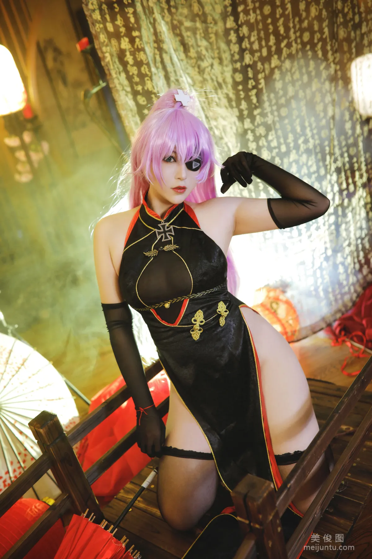 Xiaorong Zaigu Gugu, Scharnhorst Cheongsam Set photo 2