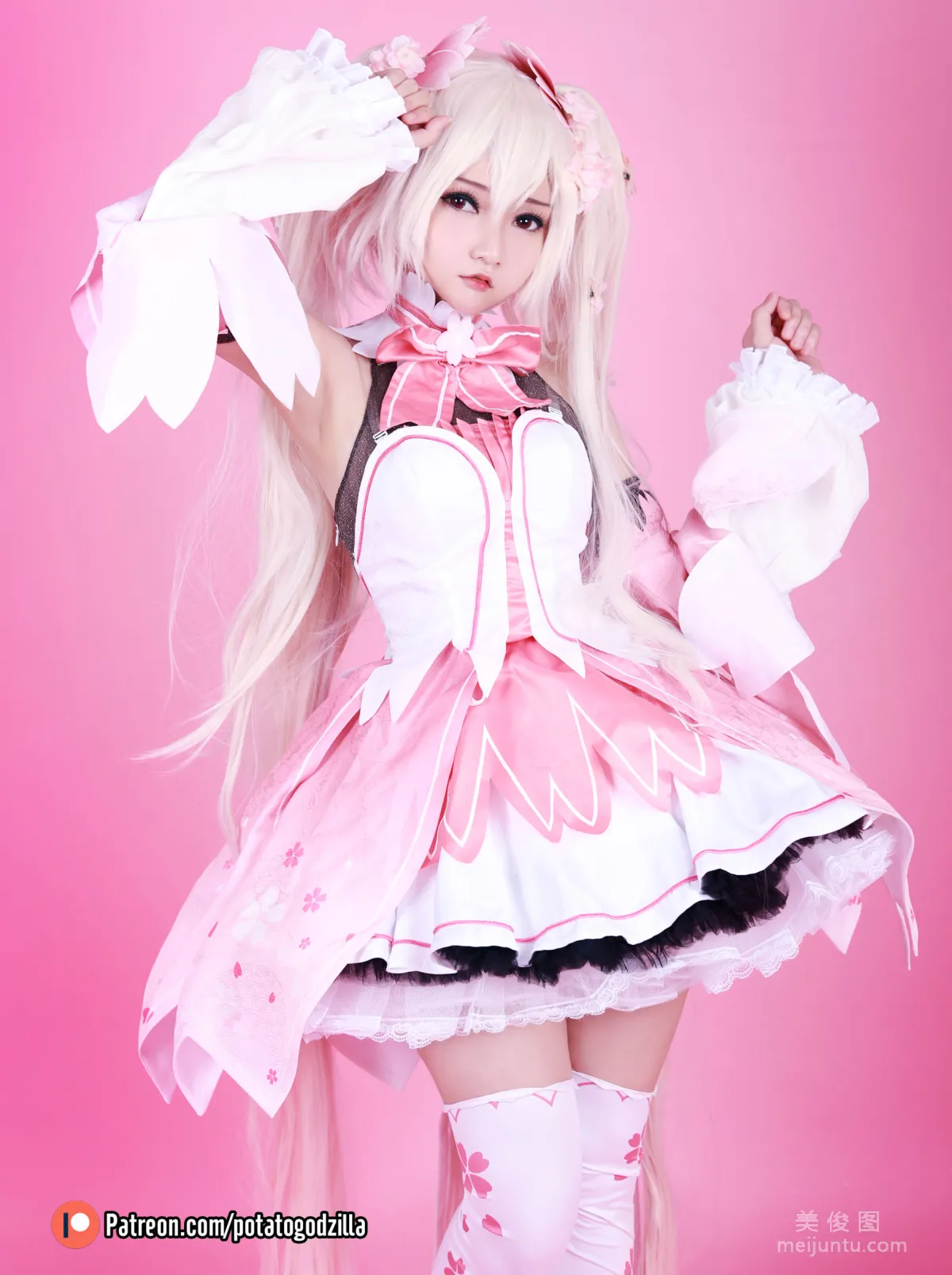 Coser Potato Godzilla, Sakura Miku, Set photo 9
