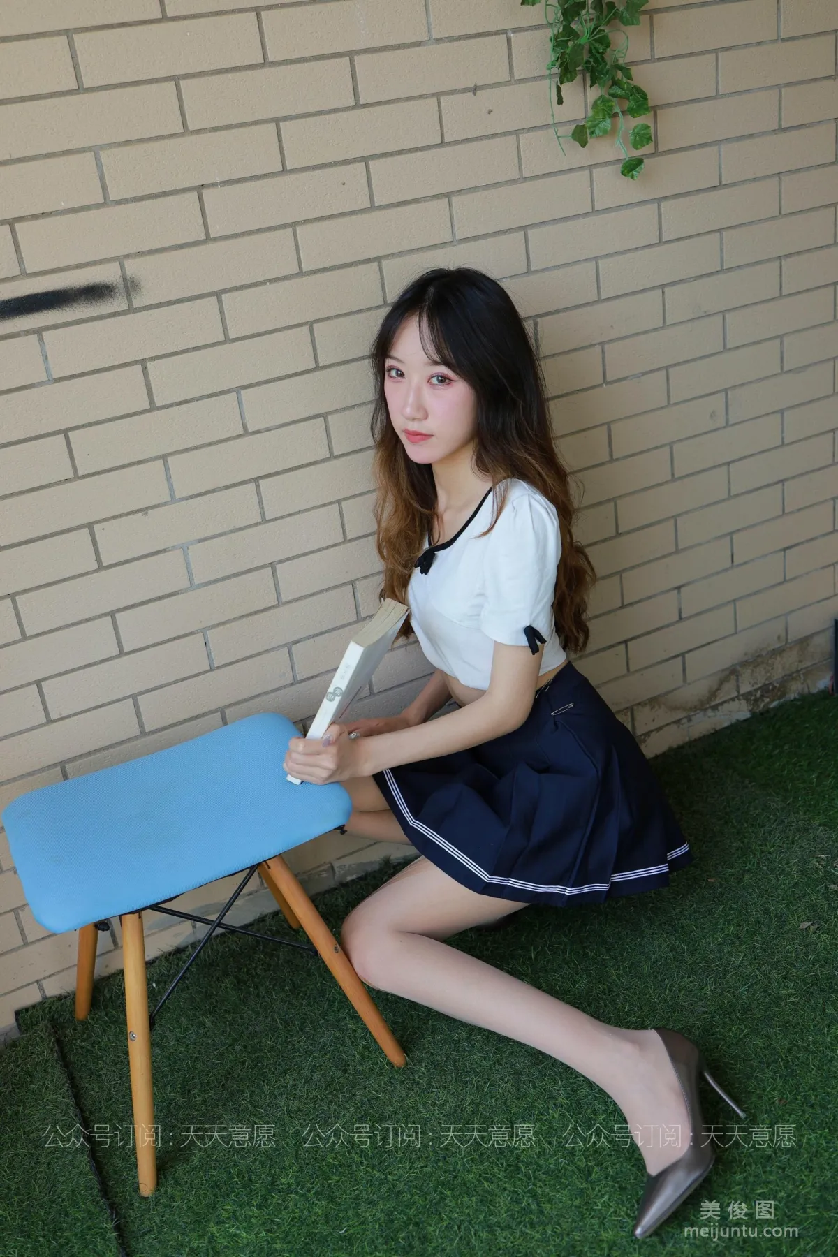 [IESS異思趣向] 絲享家 823：怡怡《長腿少女 新人報道》 絲襪美腿套圖 84