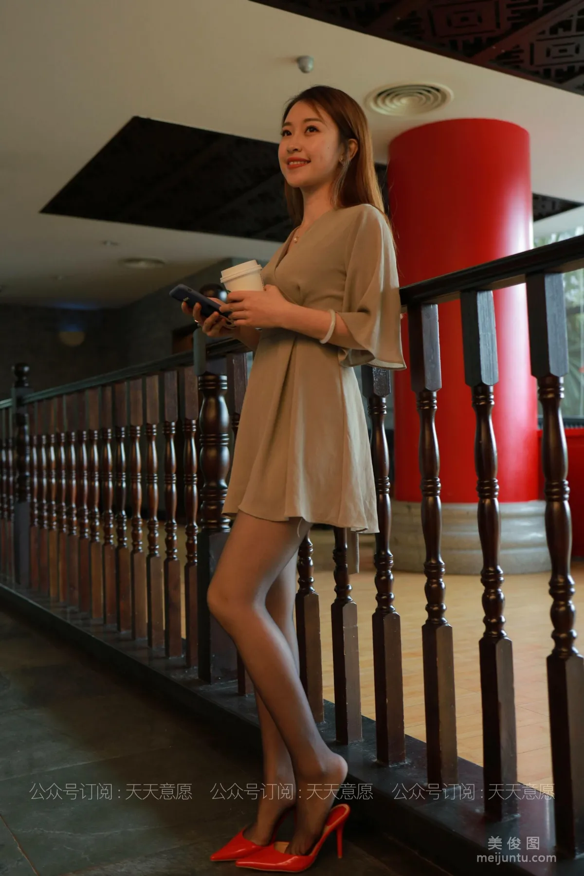 [IESS] Silk Enjoyer 827: Xiao Jie Red Heels and Light as a Feather Stockings and Legs Set photo 3