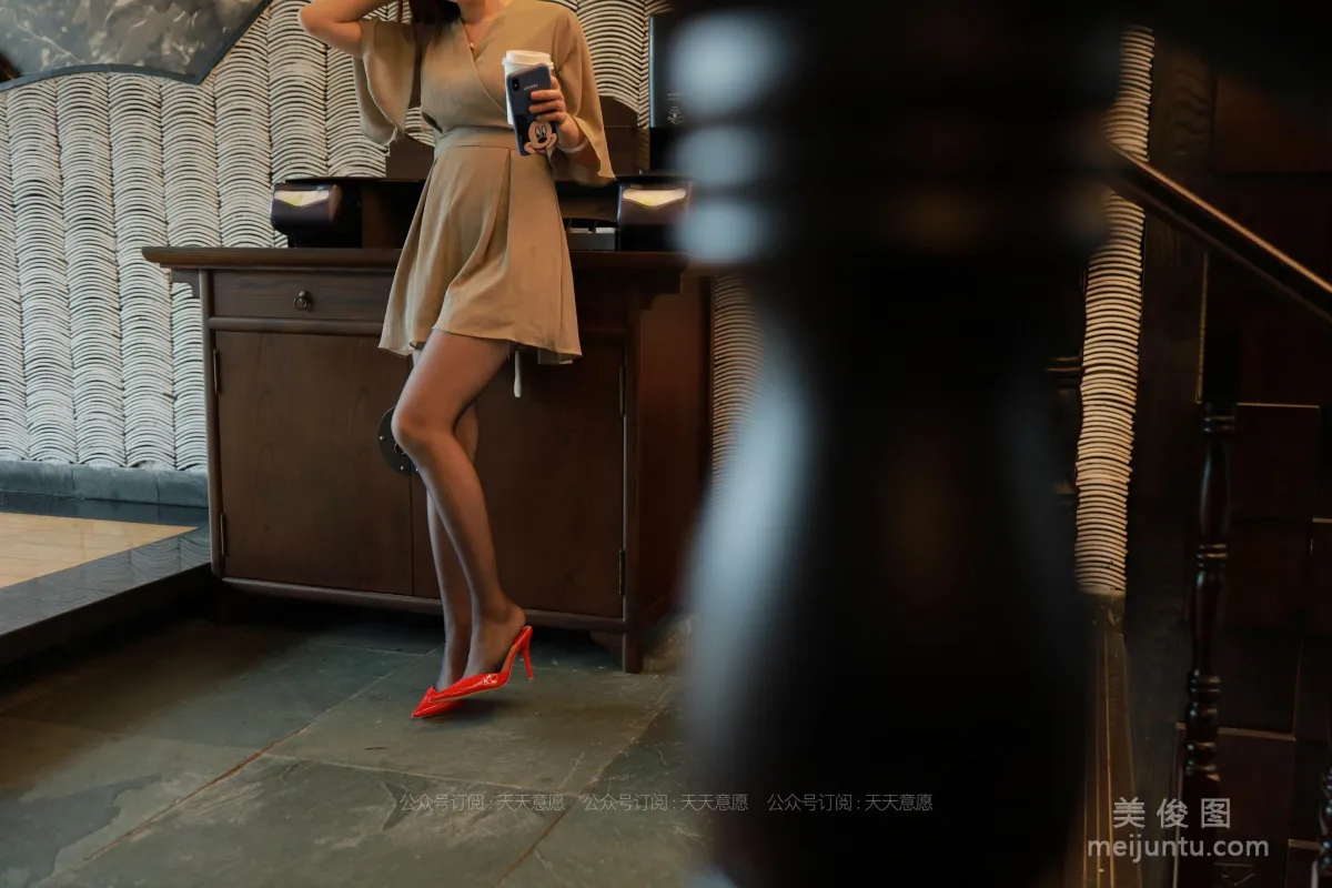 [IESS异思趣向] 丝享家 827：小婕《红色跟底一身轻》 丝袜美腿套图44