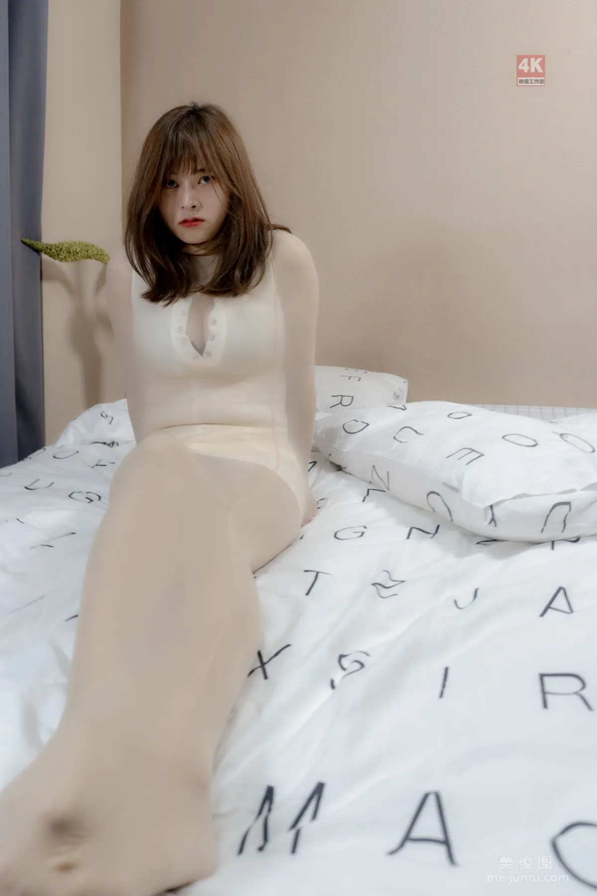 [麗櫃Ligui] 網絡麗人 Model 奈沐子 《光滑絲襪繭》 29