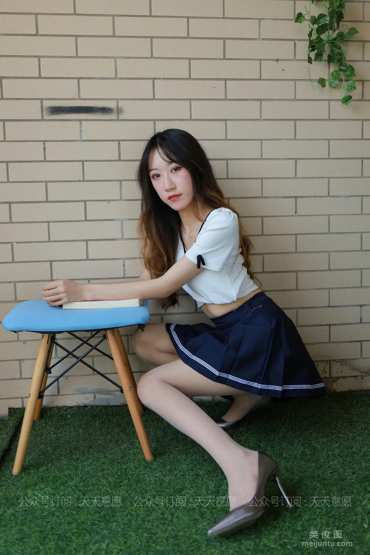 [IESS異思趣向] 絲享家 823：怡怡《長腿少女 新人報道》 絲襪美腿套圖 82