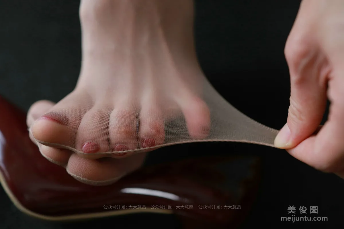 [IESS異思趣向] 絲享家 834：小六《花樣年華》 絲襪美腿套圖 32
