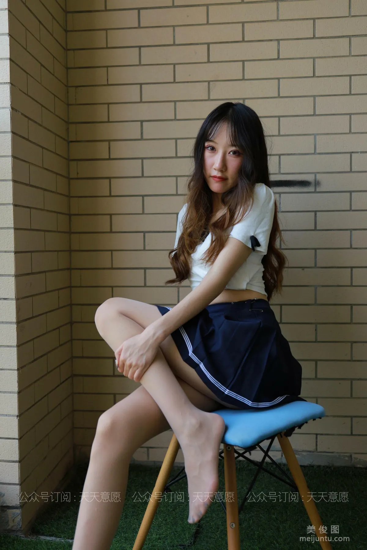 [IESS异思趣向] 丝享家 823：怡怡《长腿少女 新人报道》 丝袜美腿套图39