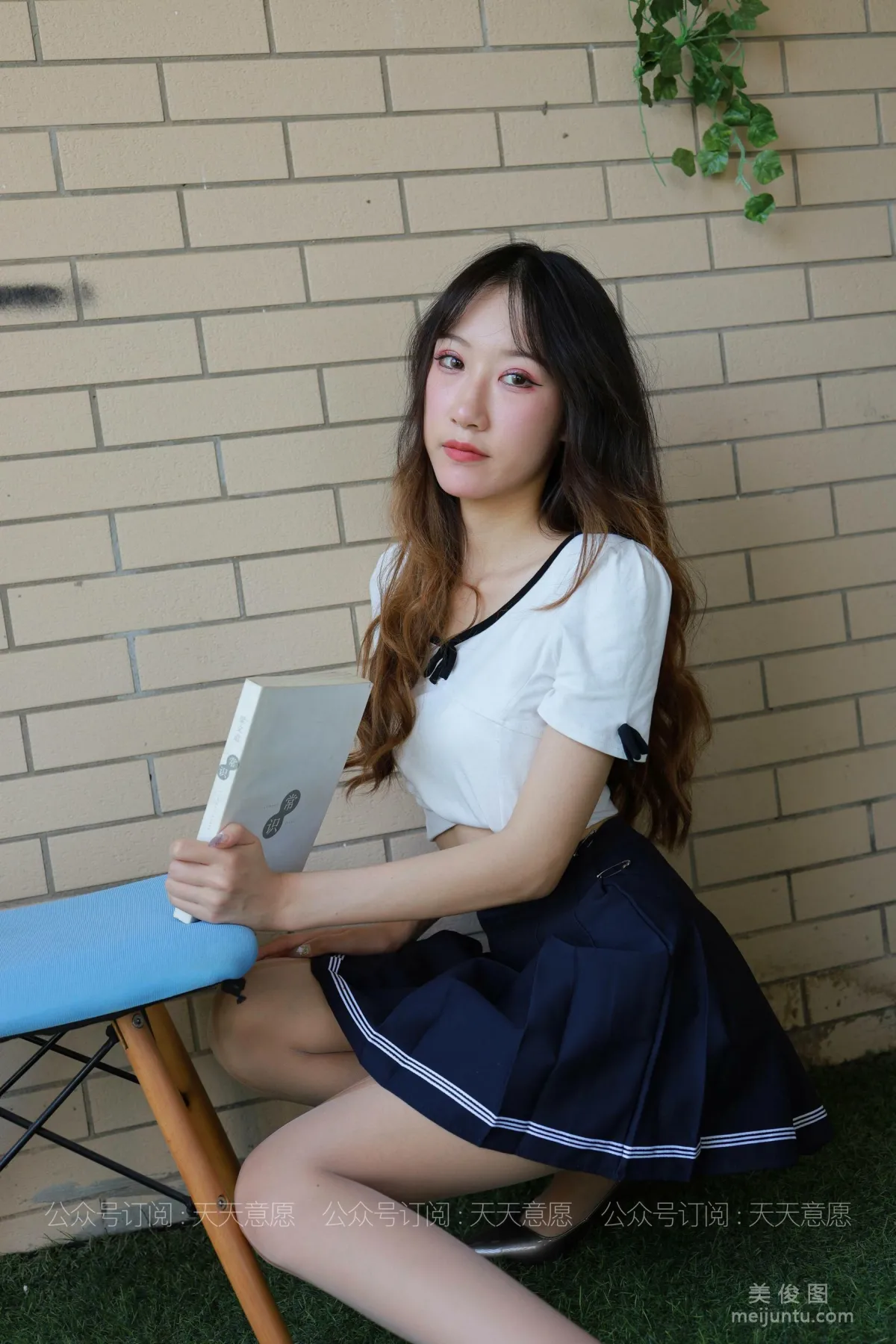 [IESS異思趣向] 絲享家 823：怡怡《長腿少女 新人報道》 絲襪美腿套圖 83