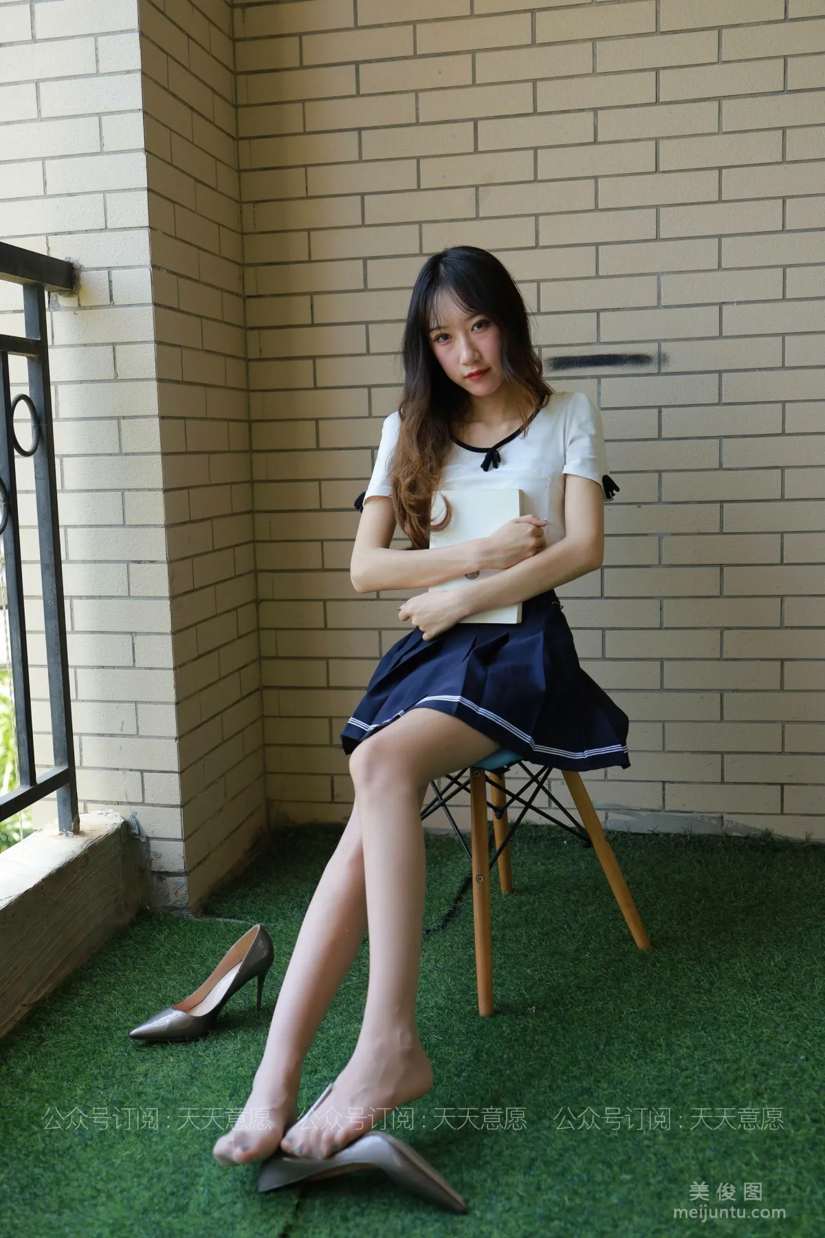 [IESS異思趣向] 絲享家 823：怡怡《長腿少女 新人報道》 絲襪美腿套圖 30
