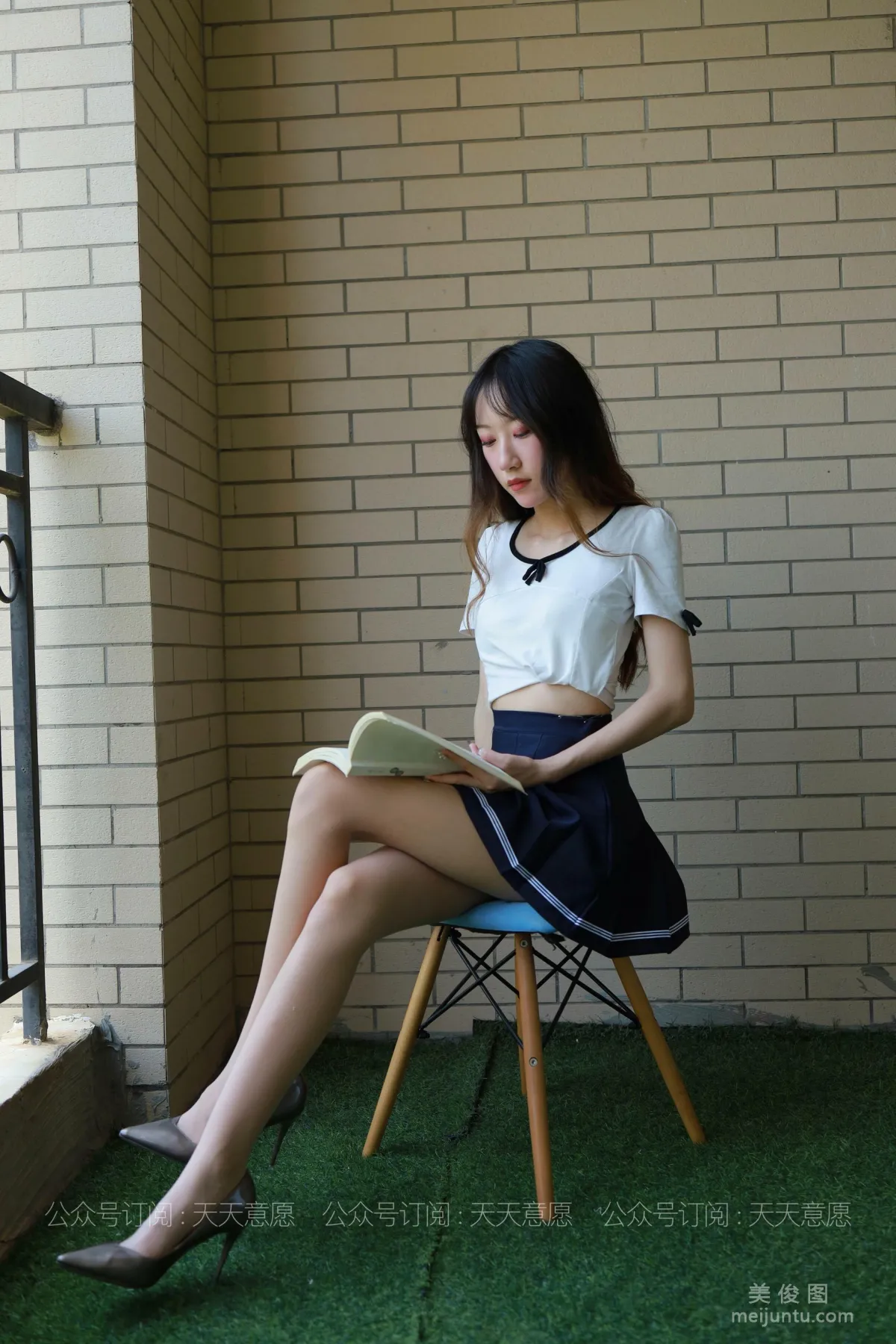 [IESS异思趣向] 丝享家 823：怡怡《长腿少女 新人报道》 丝袜美腿套图4