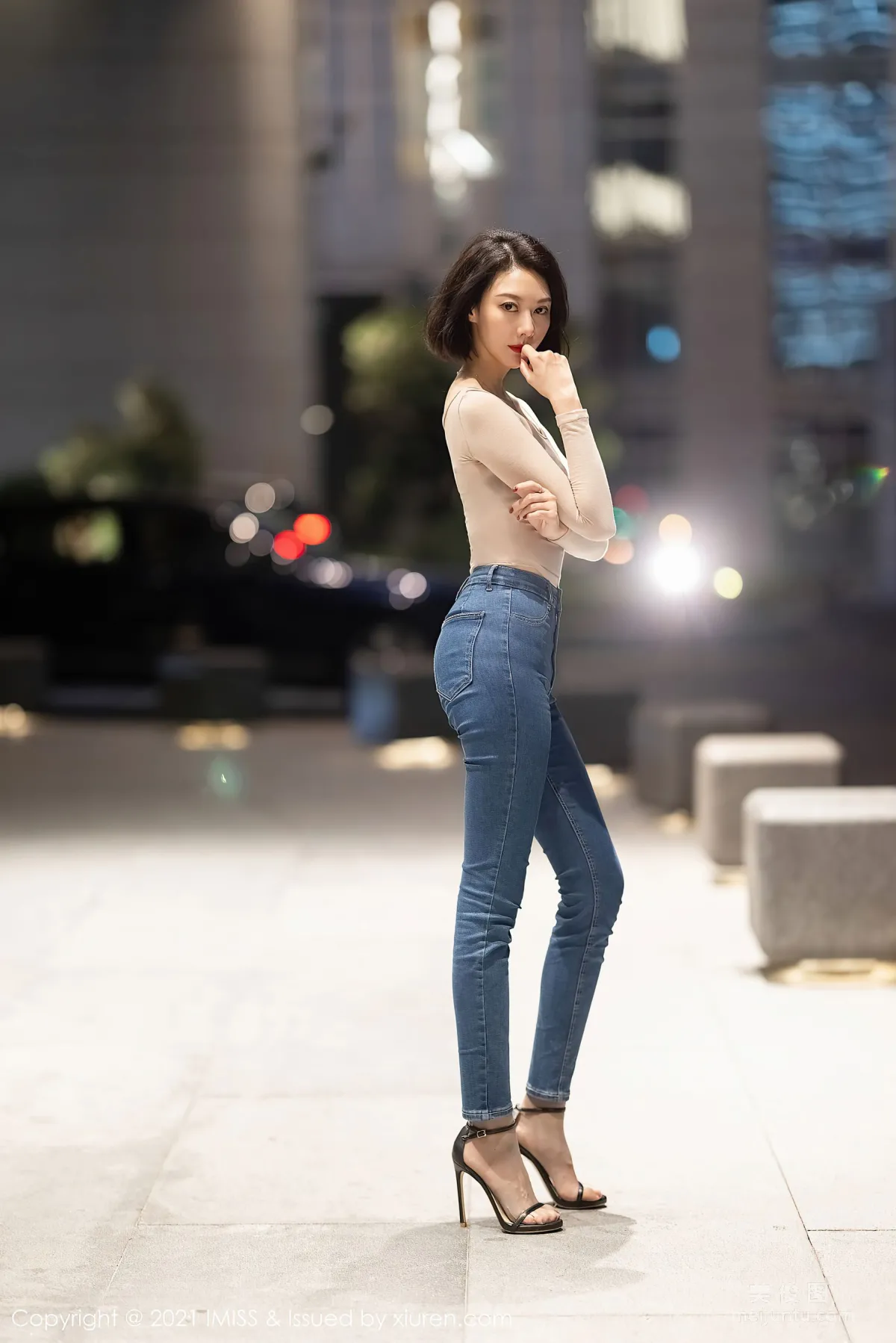 [IMISS] Vol.600 Fu Yixuan, Outdoors Shoot of a Frank and Charming Girl in Jeans photo 5