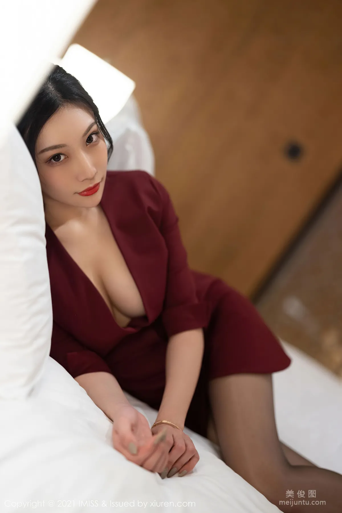 [愛蜜社IMiss] Vol.598 小狐狸Kathryn - 猩紅華麗的大衣與極緻魅惑黑絲 39