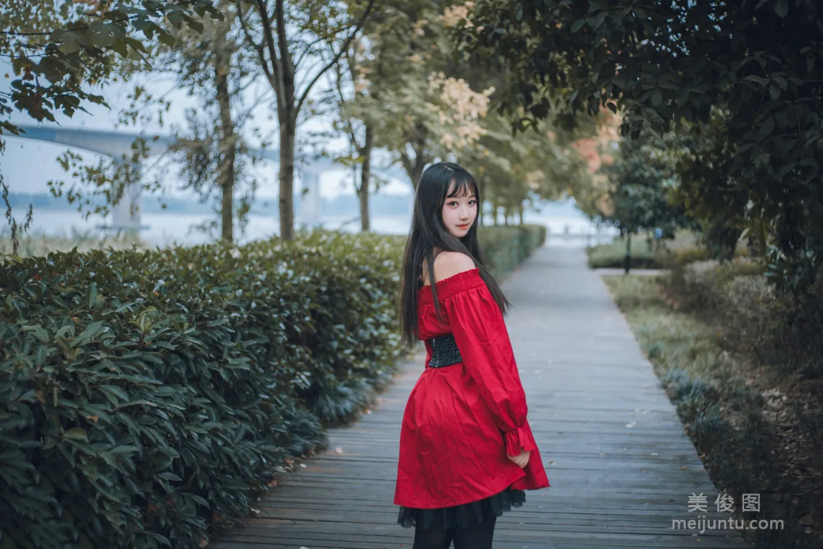 [喵糖映畫] VOL.453 紅與黑 寫真套圖 8