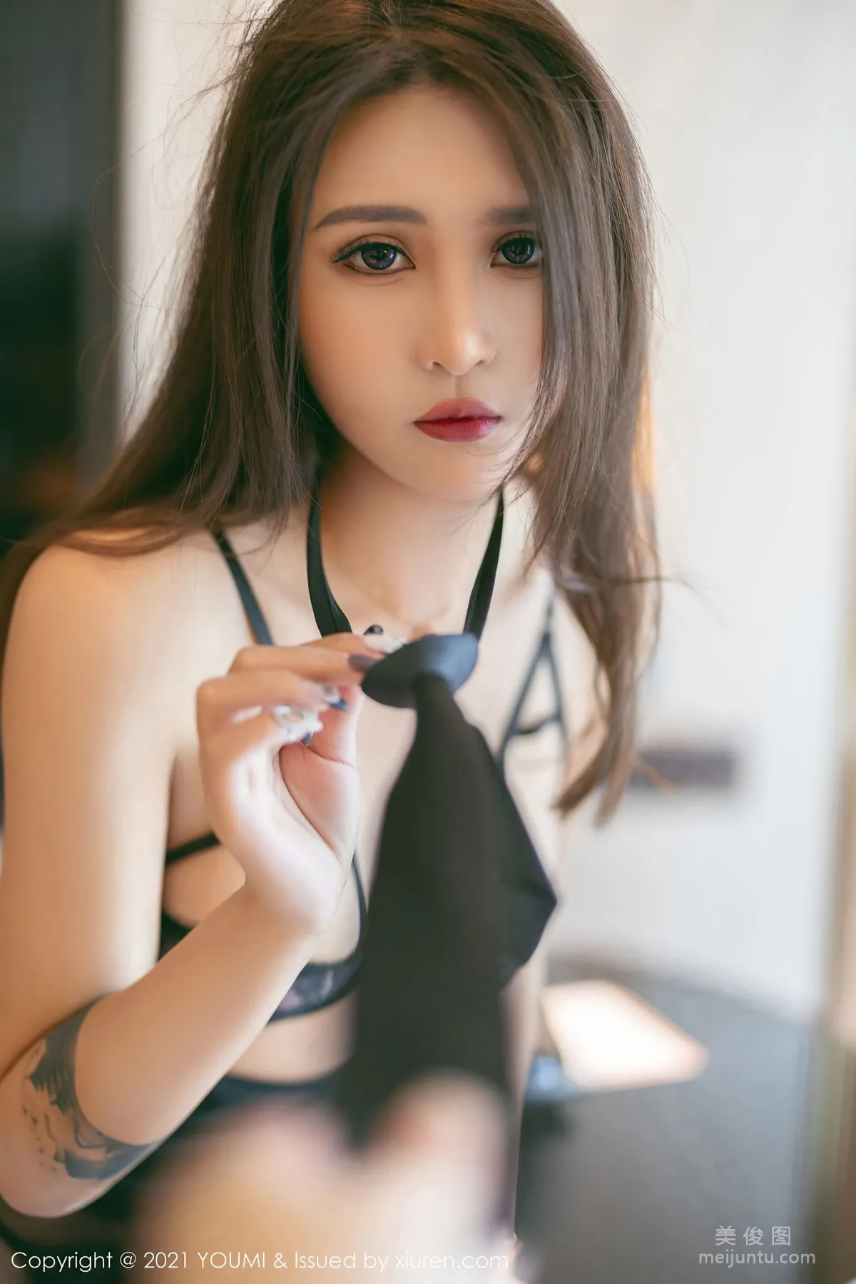 [尤蜜荟YouMi] Vol.648 Emily顾奈奈 - 魅惑的黑色精致镂空服饰35