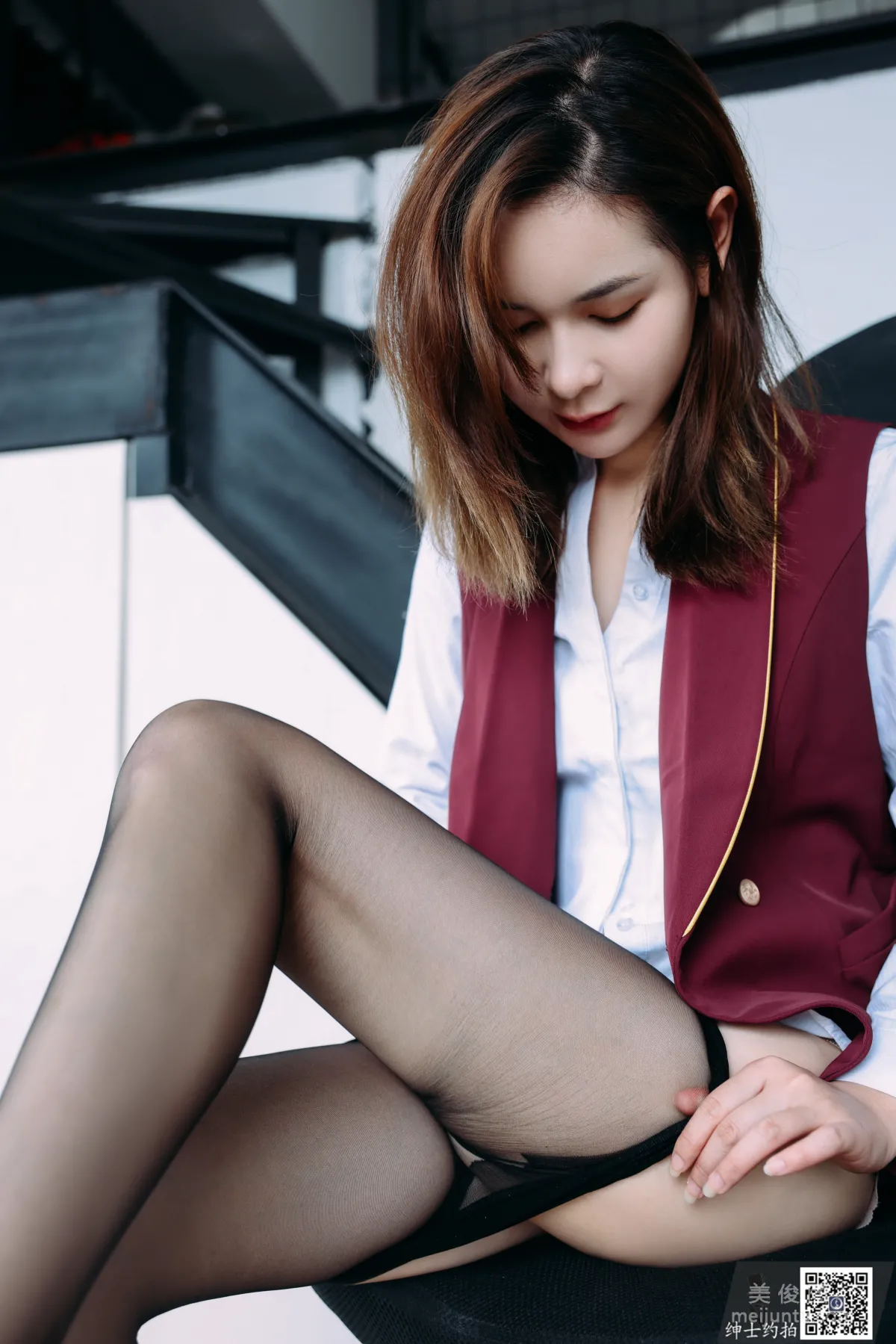 [Gentleman Shoots] SS011 Qi Wei, Black Stockings OL Legs Set photo 34
