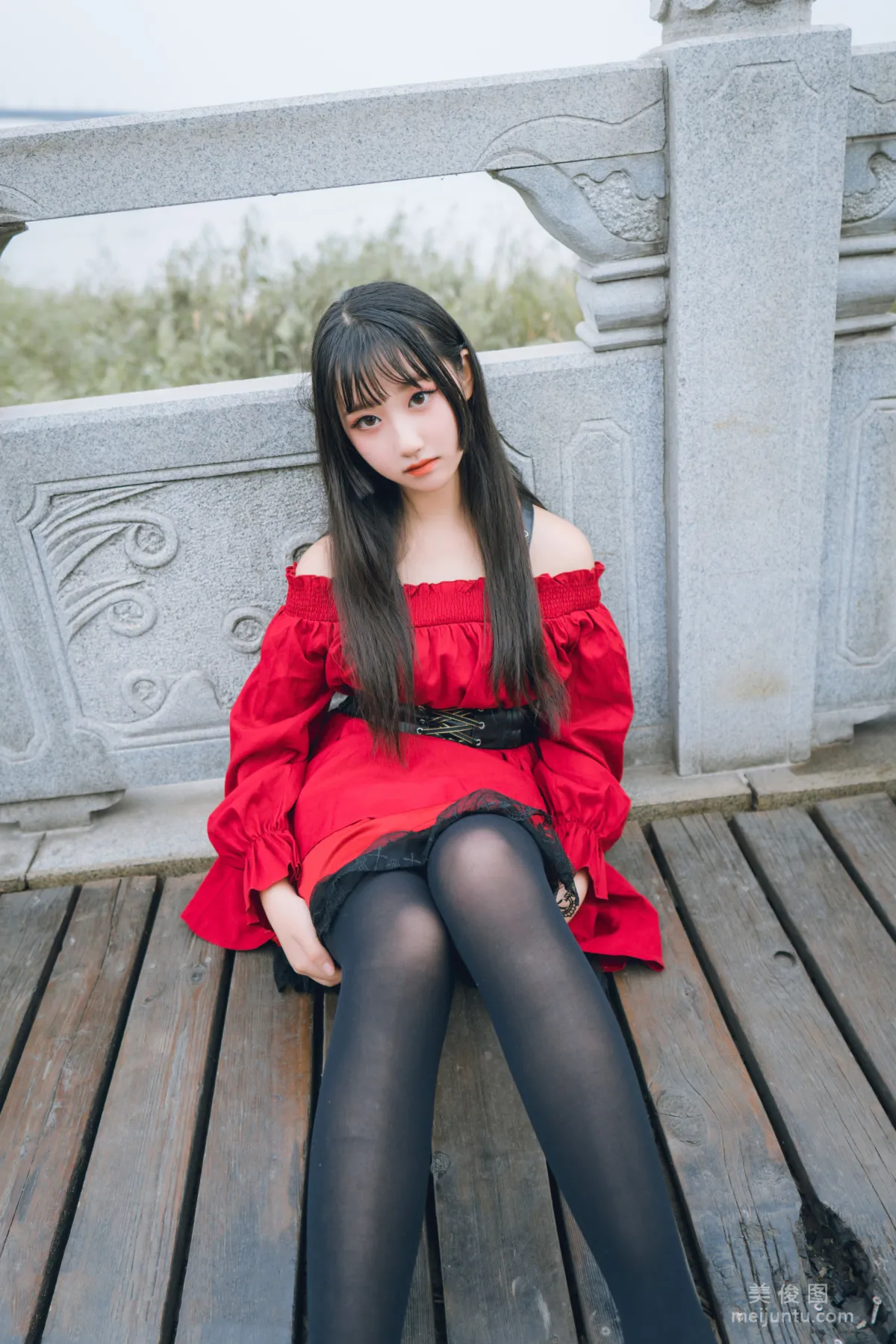 [喵糖映畫] VOL.453 紅與黑 寫真套圖 27