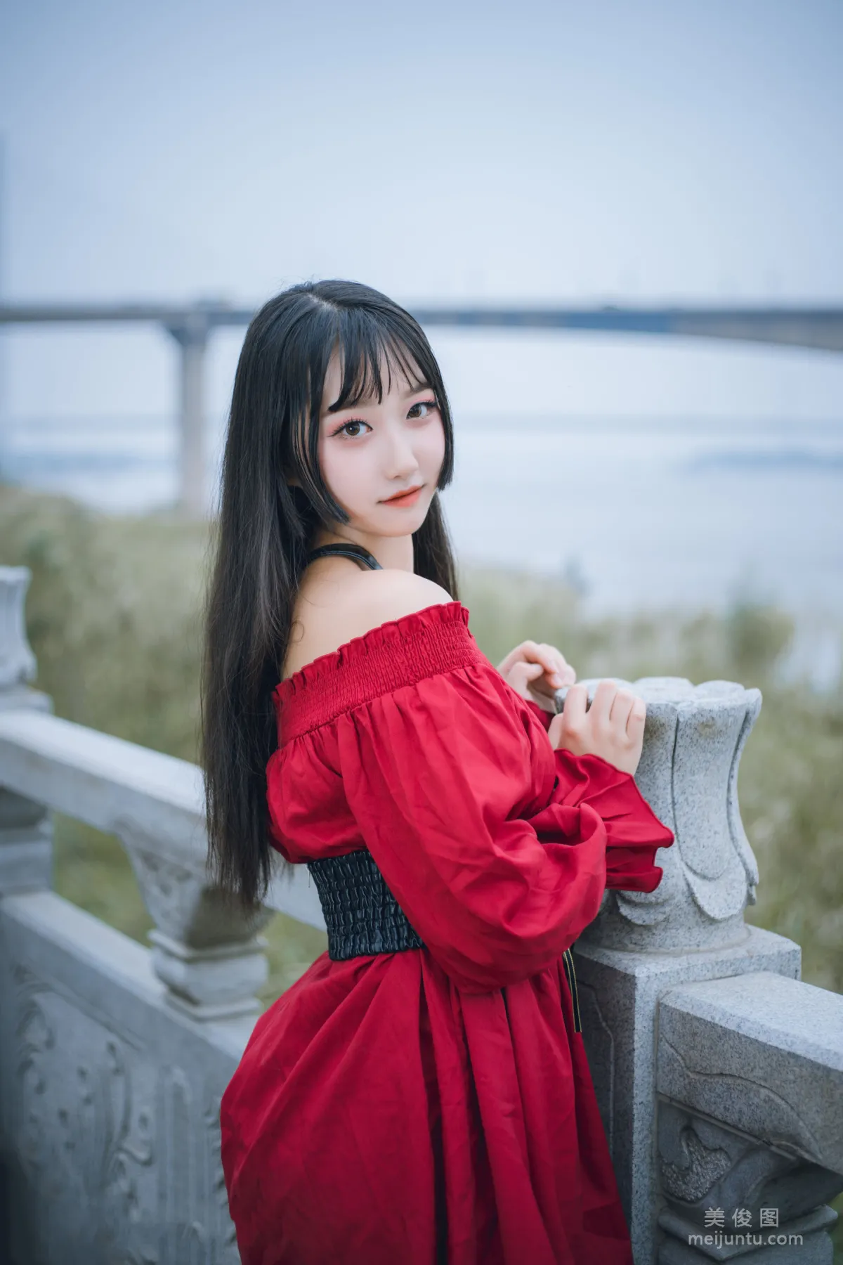[喵糖映畫] VOL.453 紅與黑 寫真套圖 15
