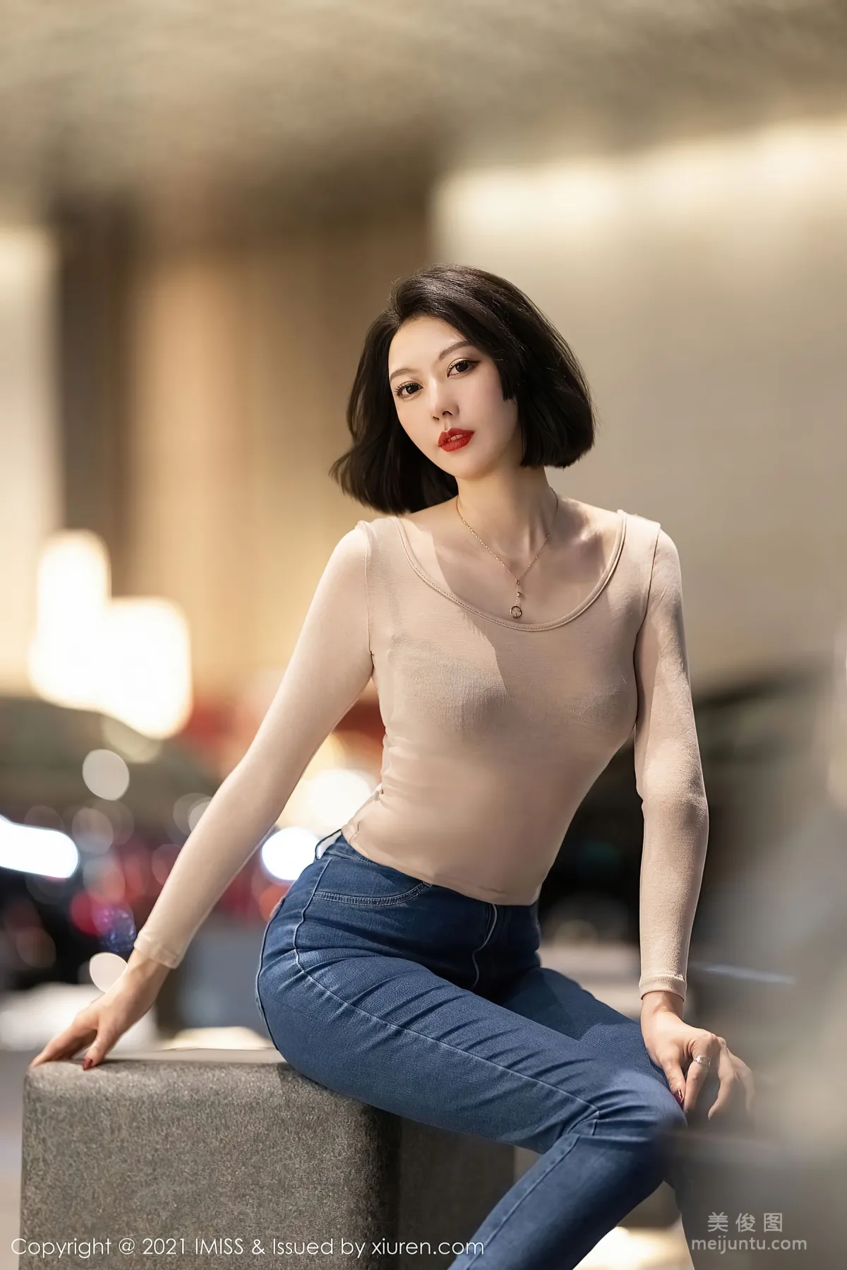 [IMISS] Vol.600 Fu Yixuan, Outdoors Shoot of a Frank and Charming Girl in Jeans photo 9
