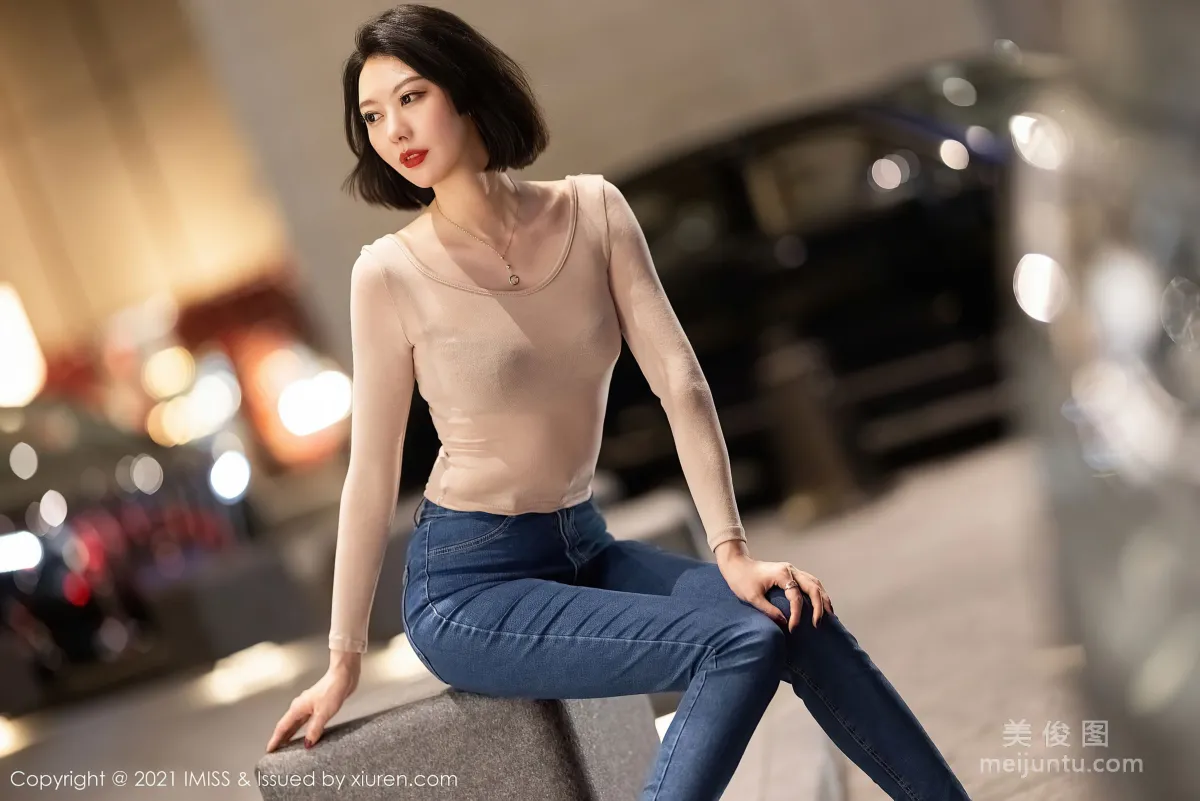 [IMISS] Vol.600 Fu Yixuan, Outdoors Shoot of a Frank and Charming Girl in Jeans photo 11