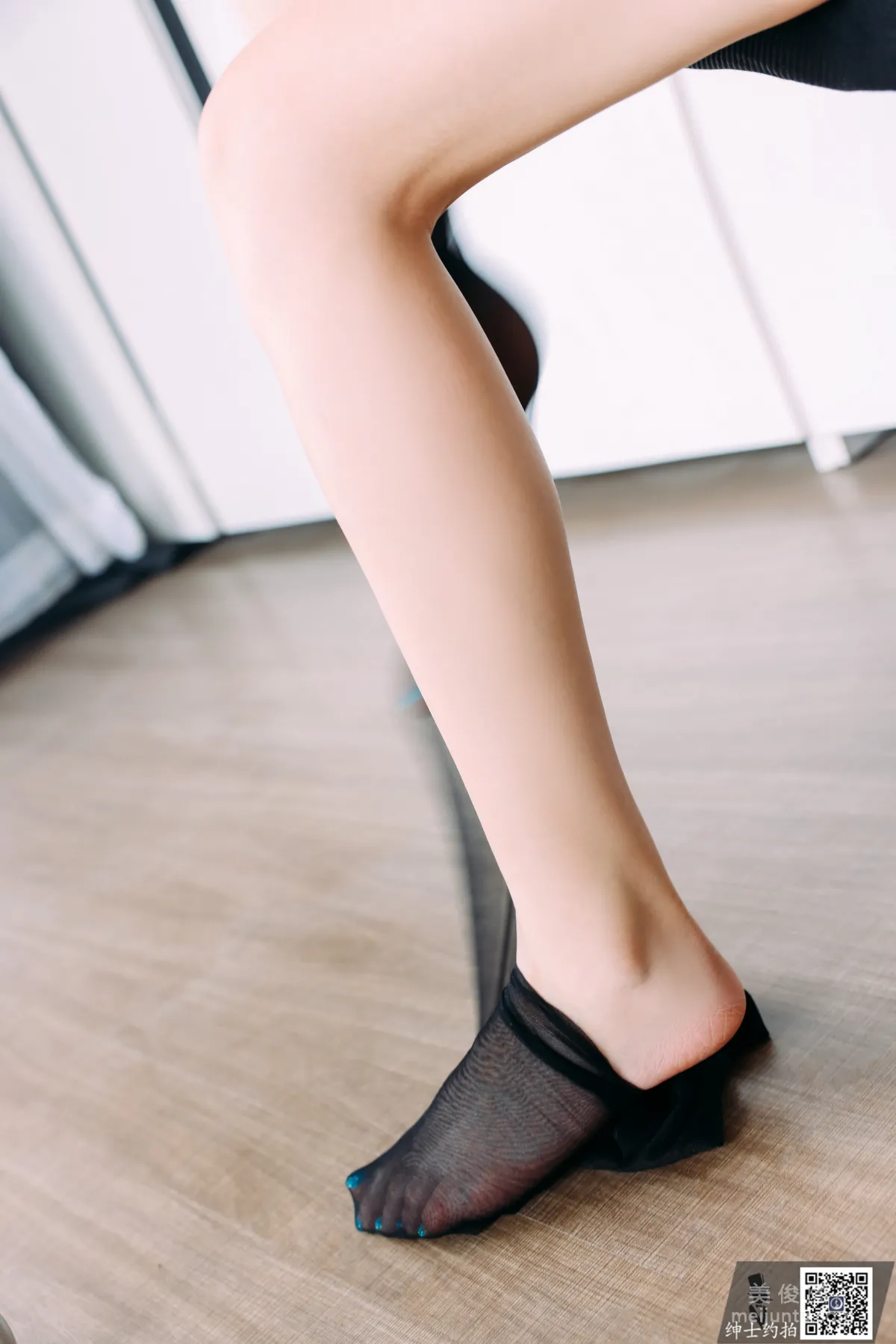 [Gentleman Shoots] SS011 Qi Wei, Black Stockings OL Legs Set photo 44