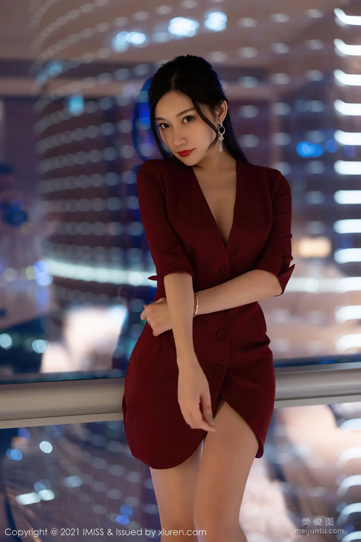 [愛蜜社IMiss] Vol.598 小狐狸Kathryn - 猩紅華麗的大衣與極緻魅惑黑絲 21