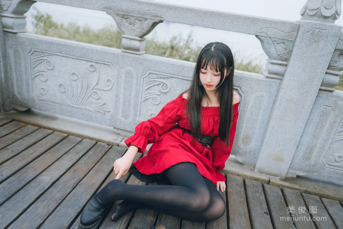 [喵糖映畫] VOL.453 紅與黑 寫真套圖 22
