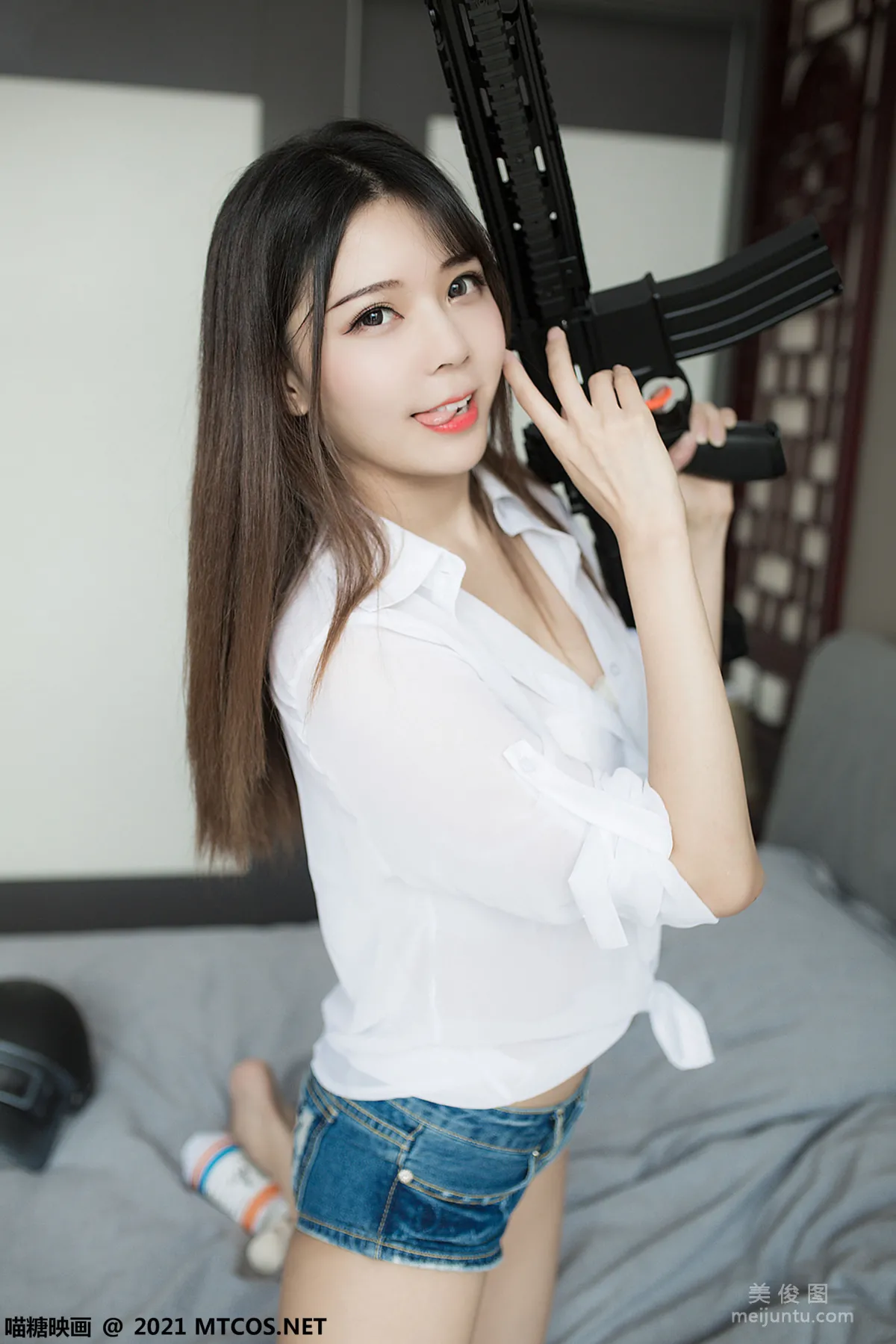 [喵糖映画] VOL.421 吃鸡少女 写真套图1
