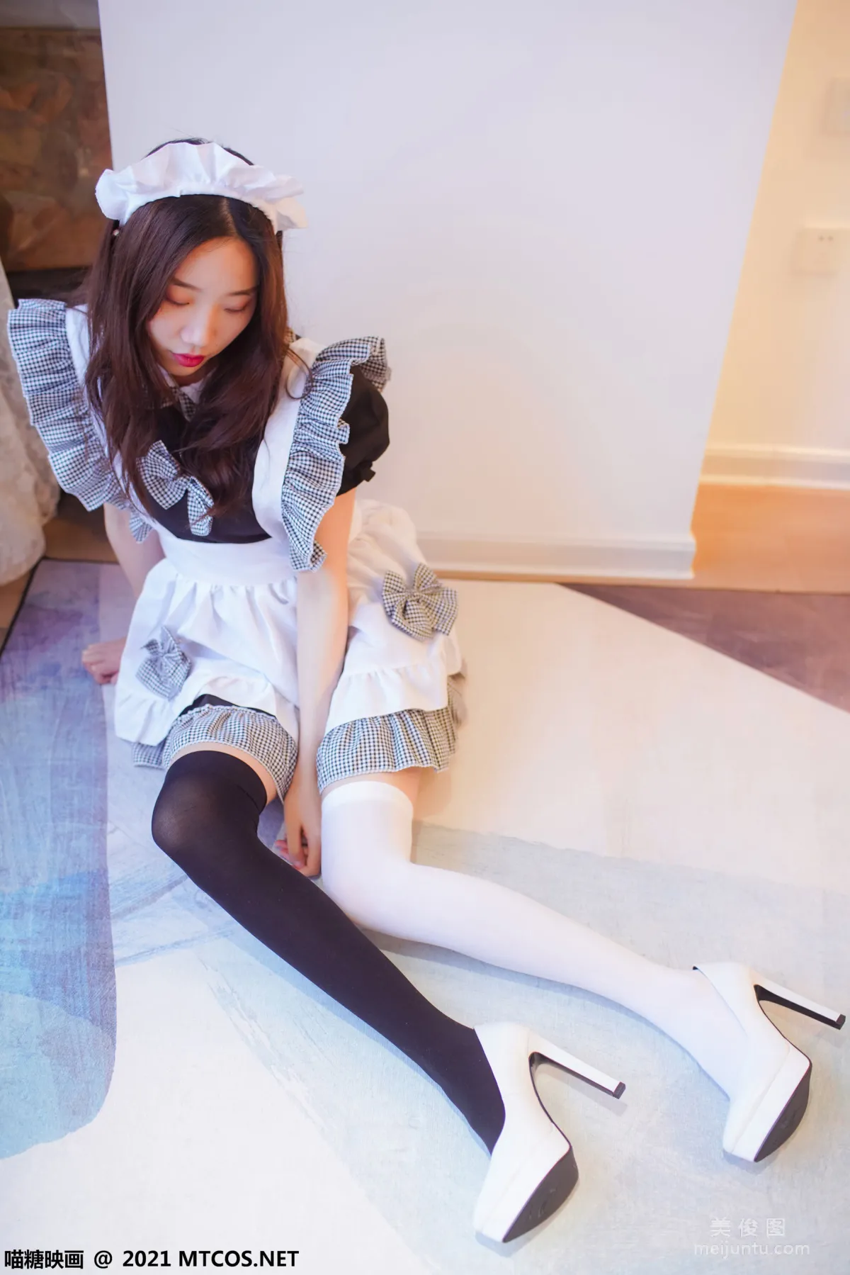 [喵糖映画] VOL.416 黑白女仆 写真套图1