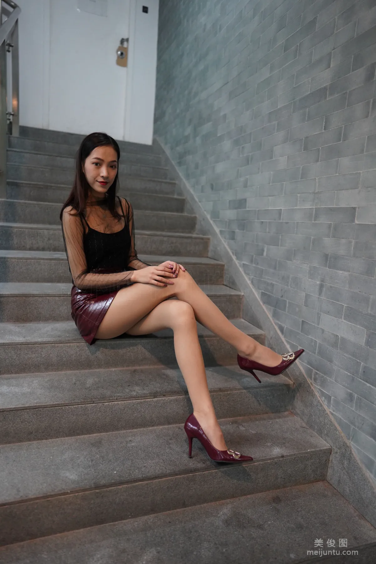 [Yiwen Yinghua] YW013 Su Su 'Wine Red Leather Skirt' Photo Set photo 40
