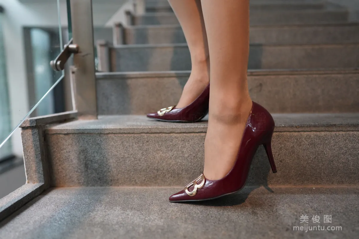 [Yiwen Yinghua] YW013 Su Su 'Wine Red Leather Skirt' Photo Set photo 10