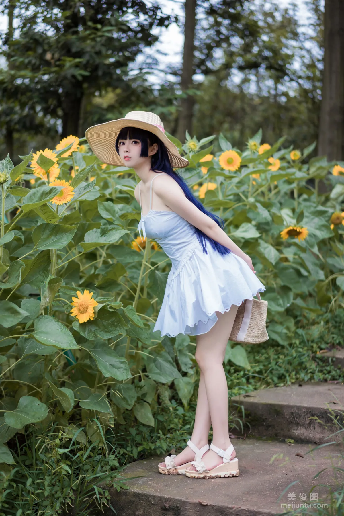 [喵糖映畫] VOL.414 花園白裙 寫真套圖 21