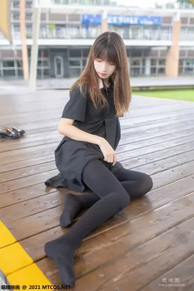 [喵糖映畫] VOL.423 黑裙黑襪 寫真套圖