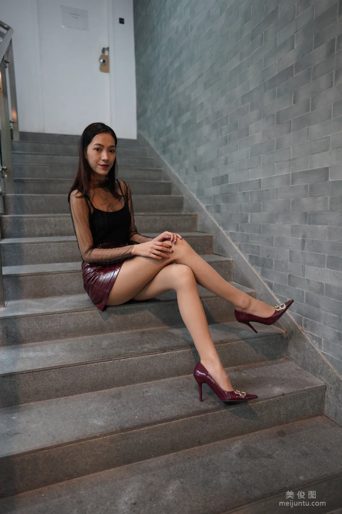 [Yiwen Yinghua] YW013 Su Su 'Wine Red Leather Skirt' Photo Set photo 41