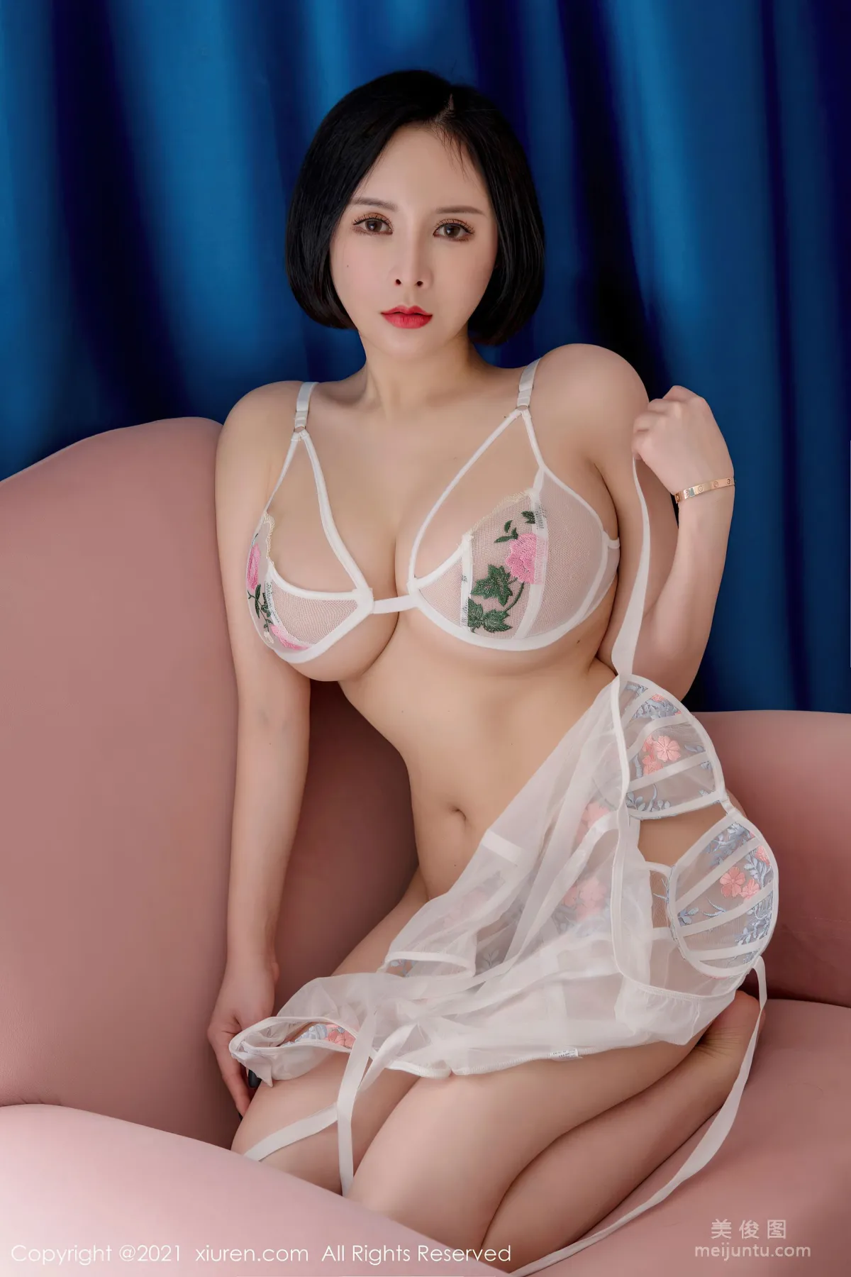 [秀人XiuRen] No.3296 韓姗姗 - 蕾絲内衣和黑色女仆裝 31