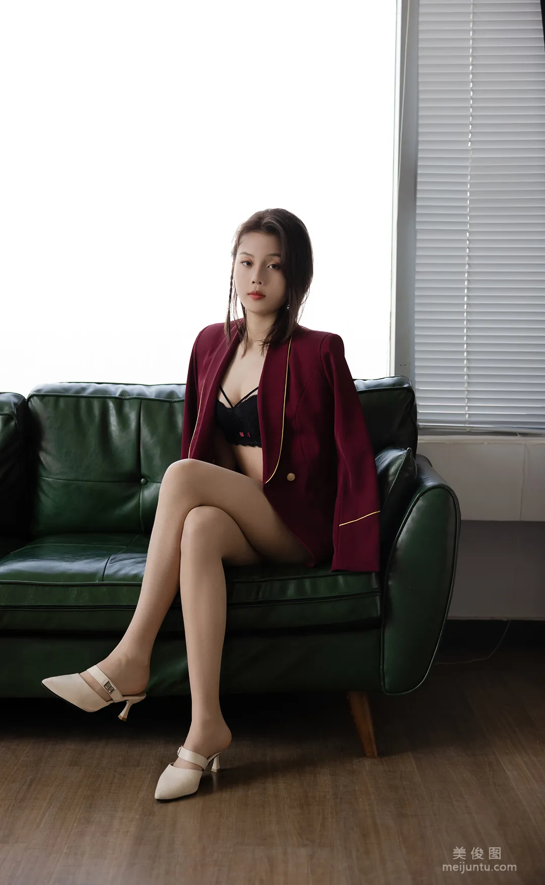 [紳士攝影] NO.147 佩佩 絲襪美腿寫真套圖 27