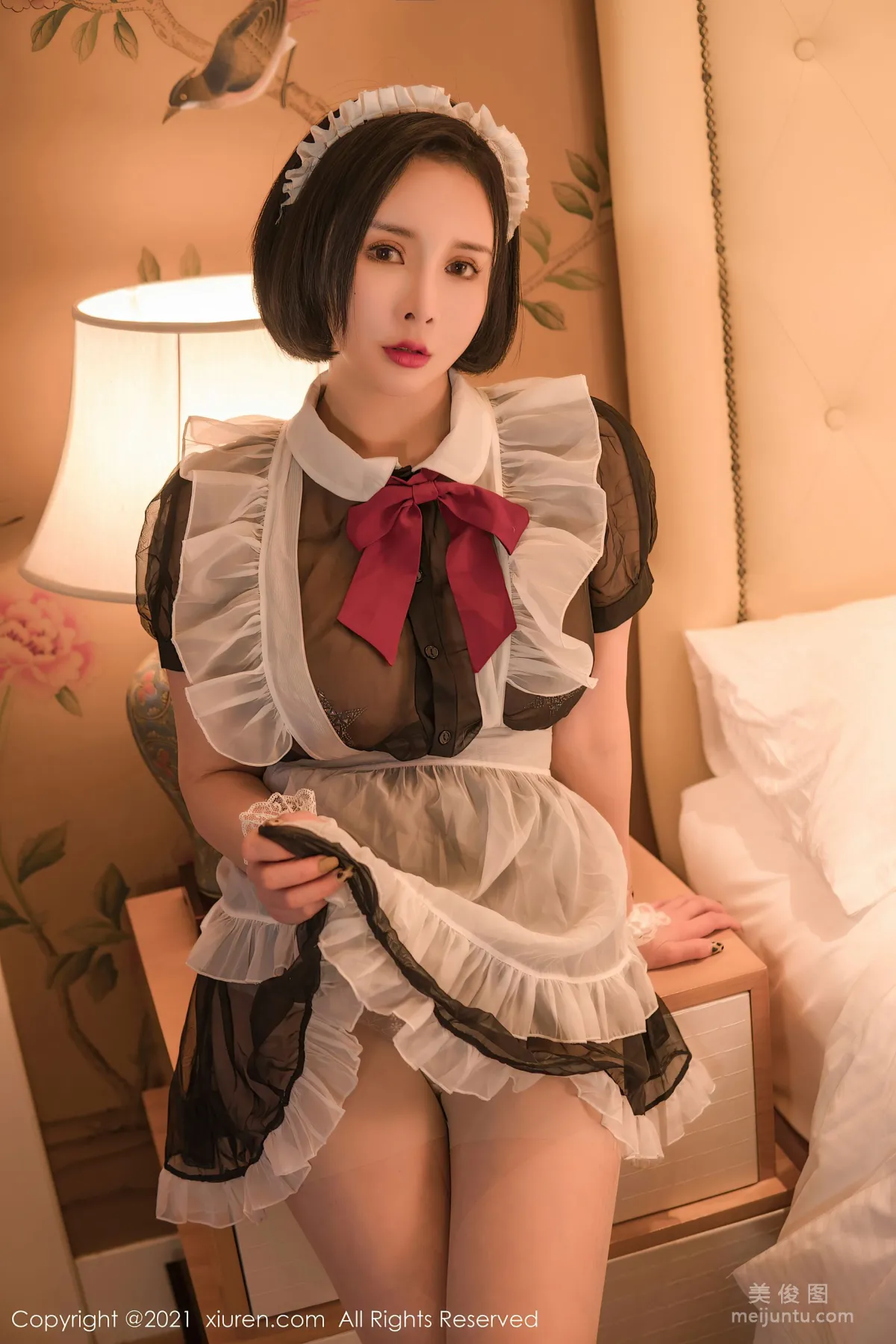 [秀人XiuRen] No.3296 韓姗姗 - 蕾絲内衣和黑色女仆裝 39