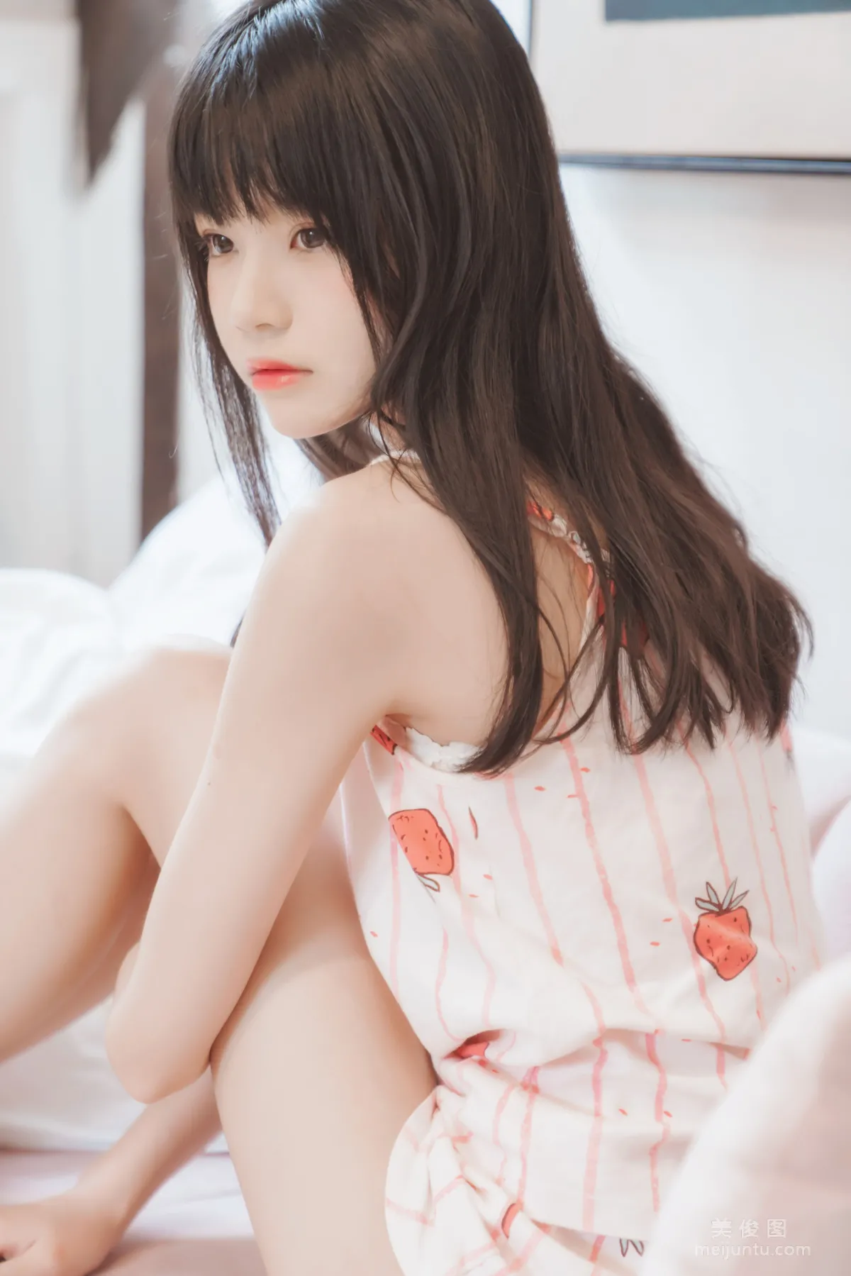 [COS] Ying Taomiao - Sweet Little Strawberry by the Lips Photo Set photo 8