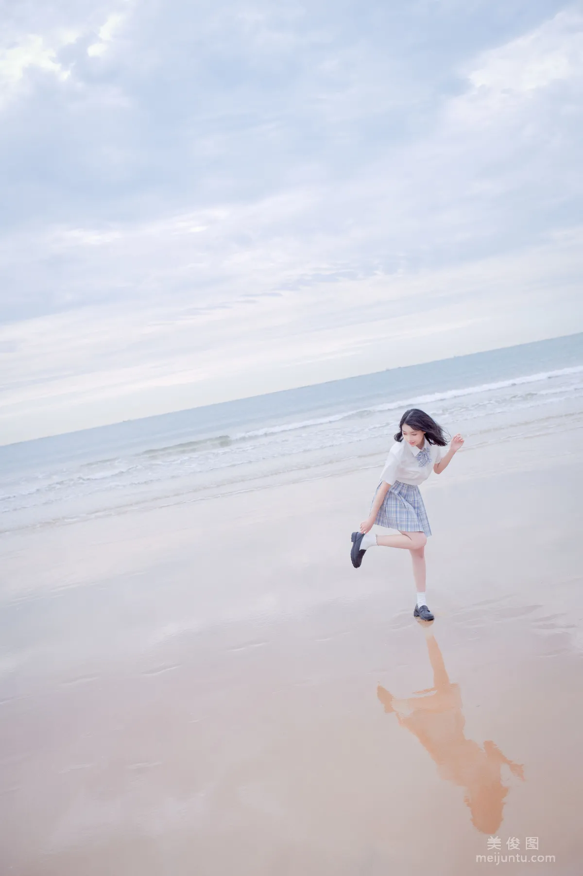 [COS福利] 周叽是可愛兔兔 - 海邊jk 13