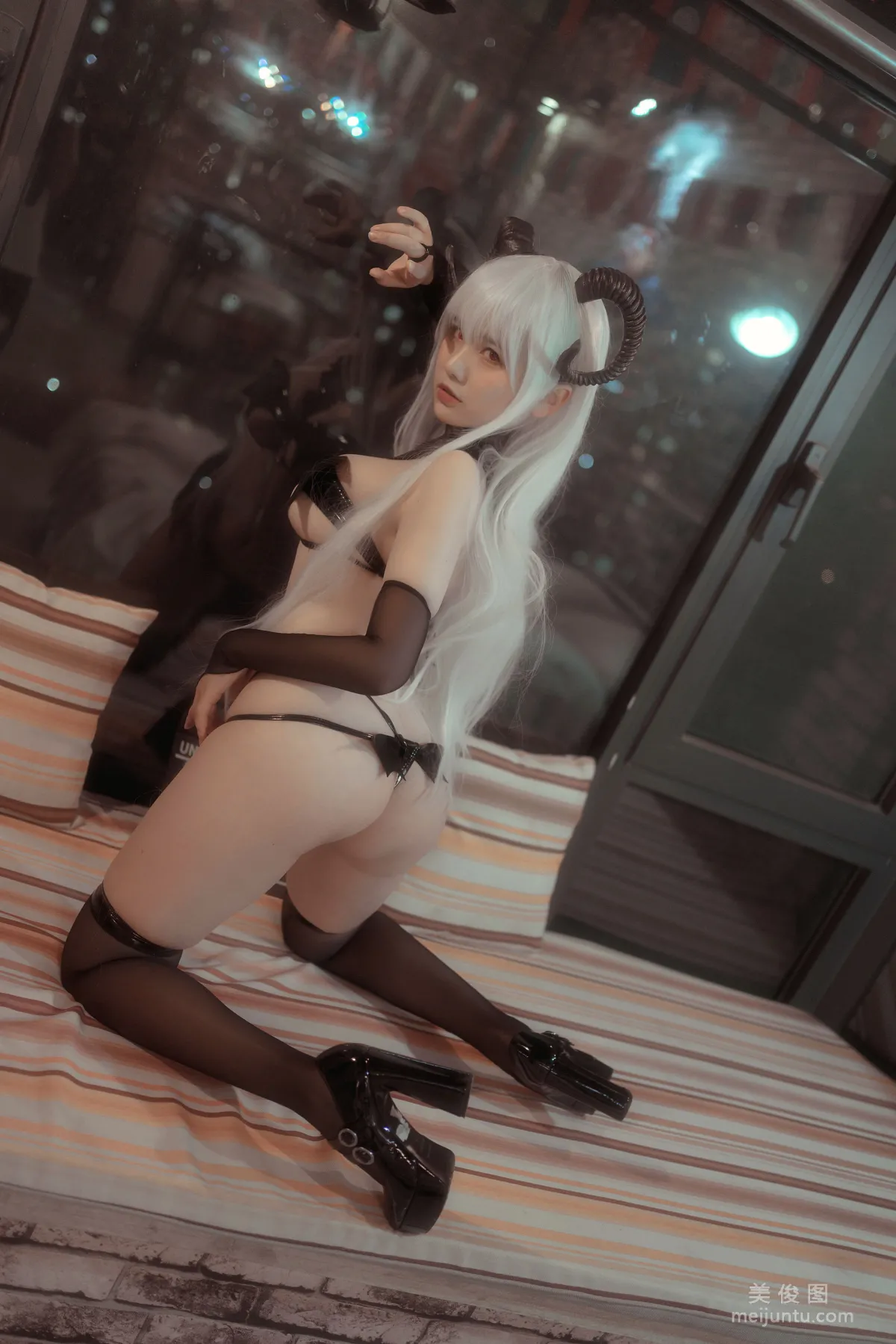 [COS Bonus] Aban Jintian Henkai Xin - Succubus Photo Set photo 32