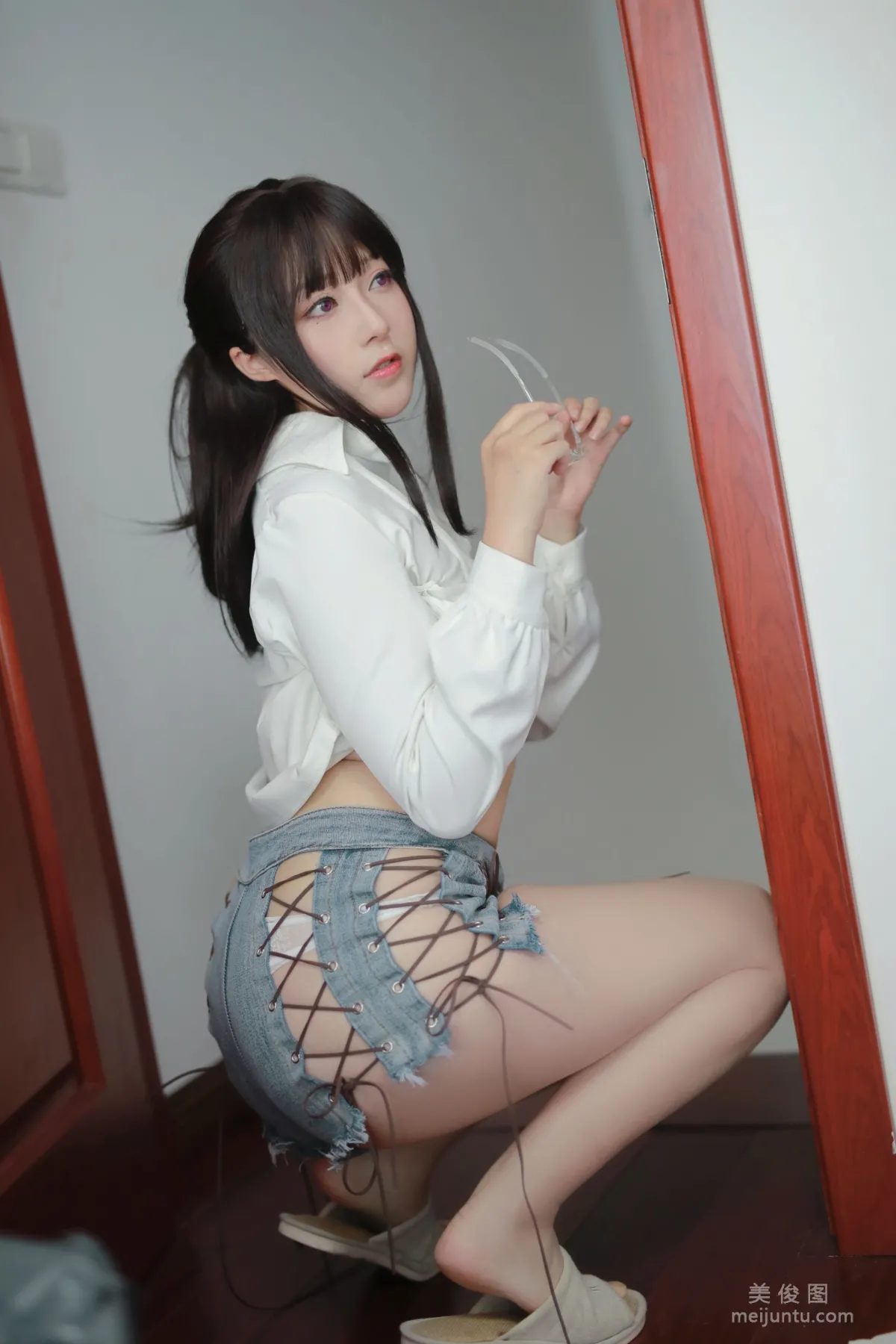[COS福利] 小容仔咕咕咕 - 創口貼OL 寫真套圖 2