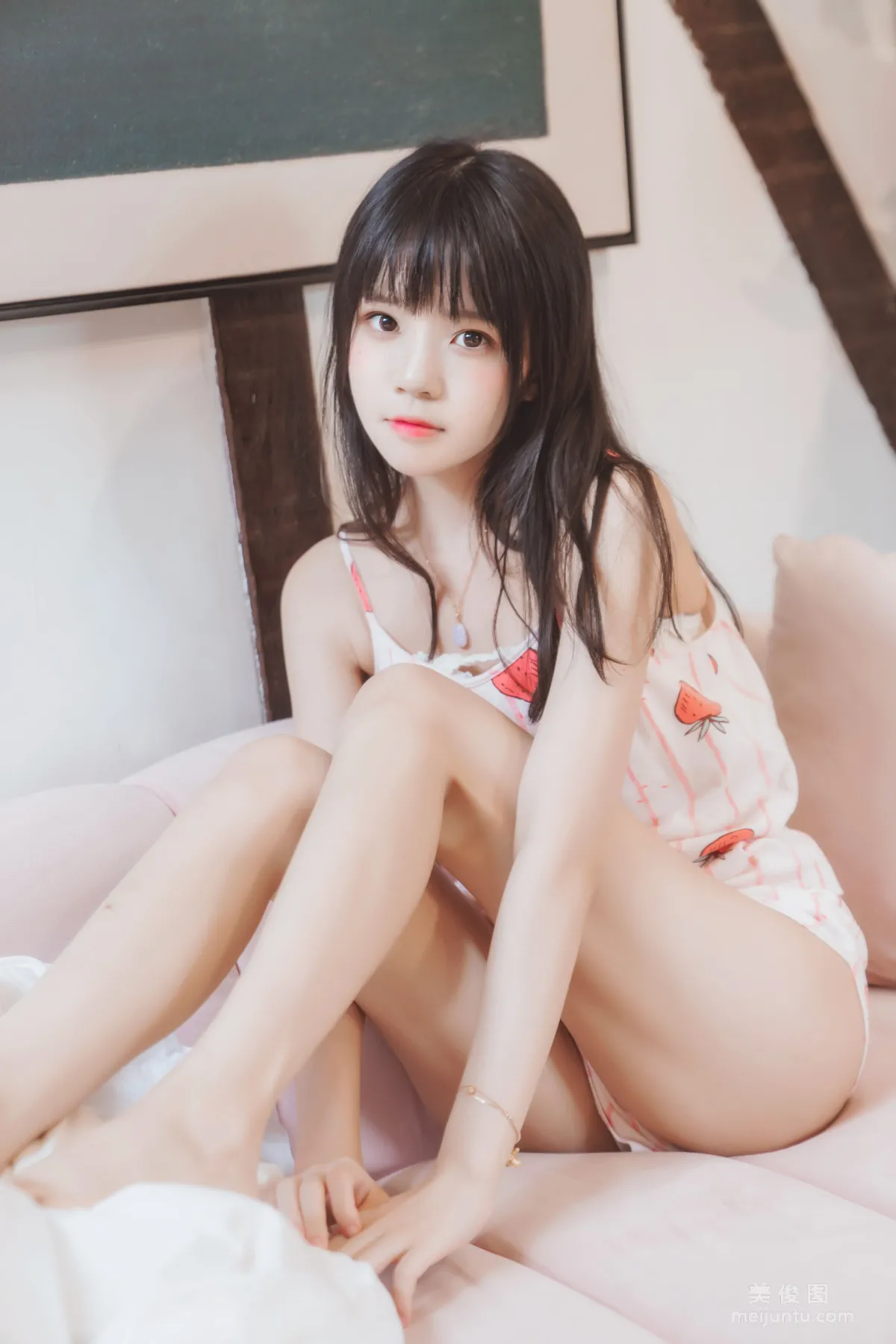 [COS福利] 桜桃喵 - 甜甜之唇边小草莓 写真套图6